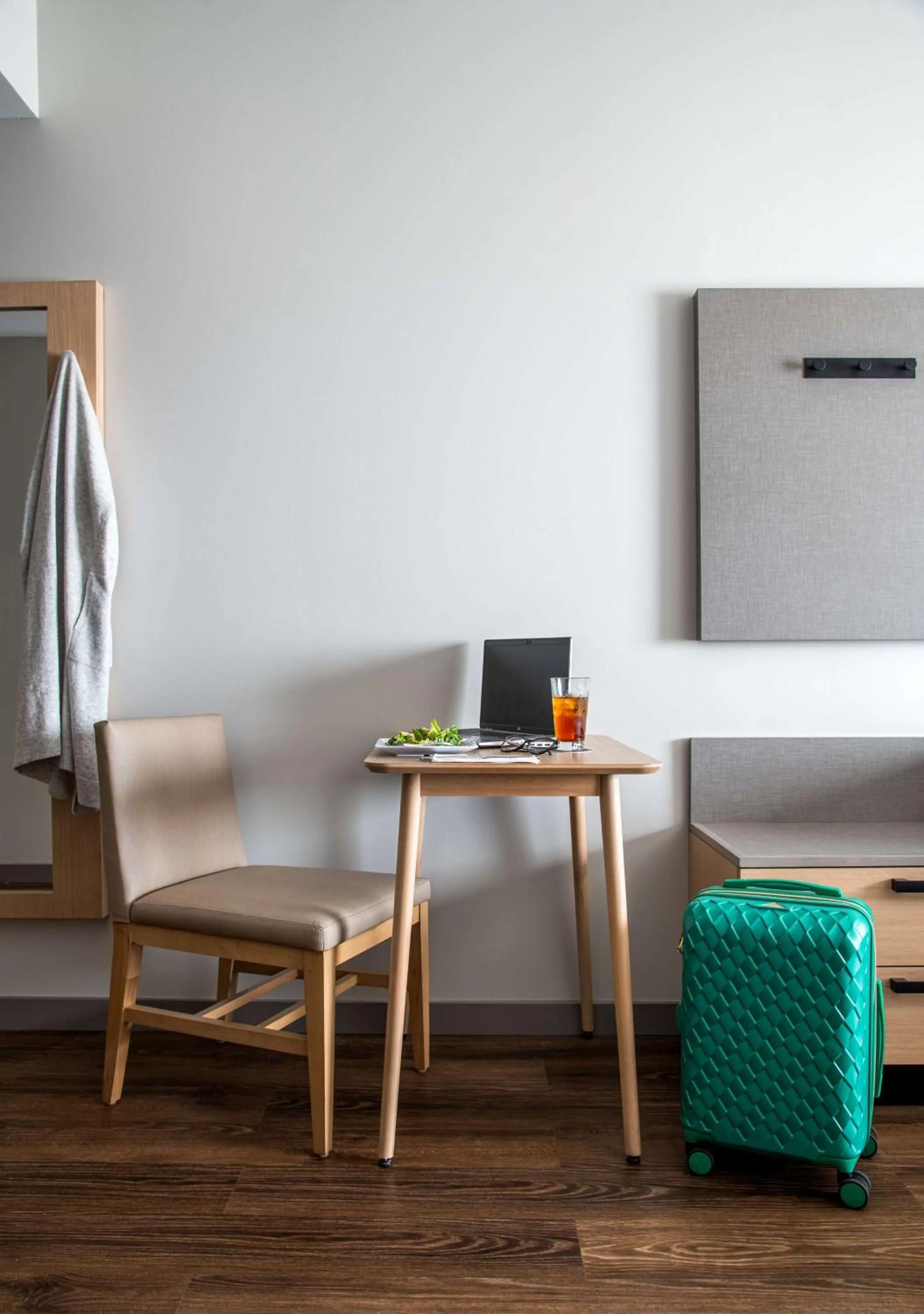 Restaurant/places to eat in Hyatt Place Newark-Silicon Valley