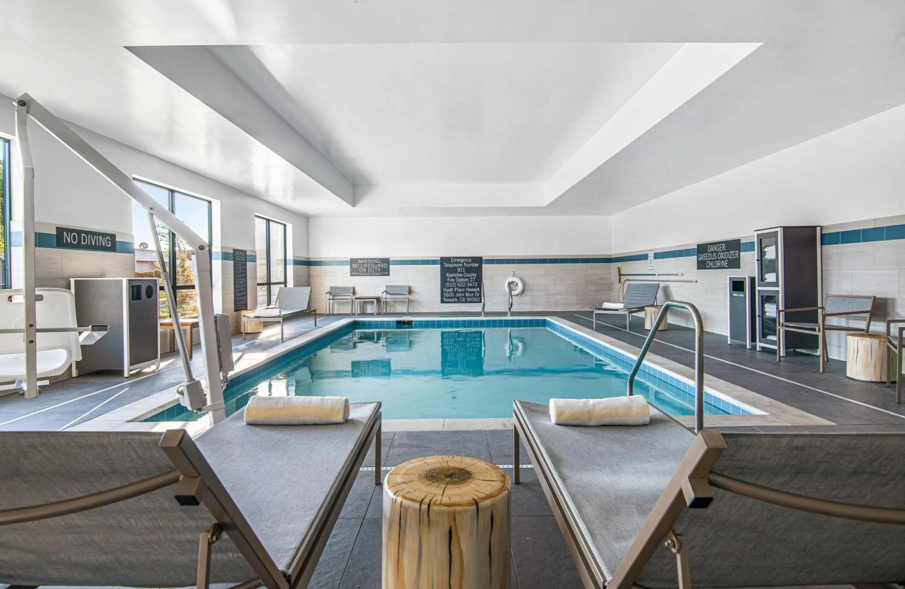 Swimming pool in Hyatt Place Newark-Silicon Valley