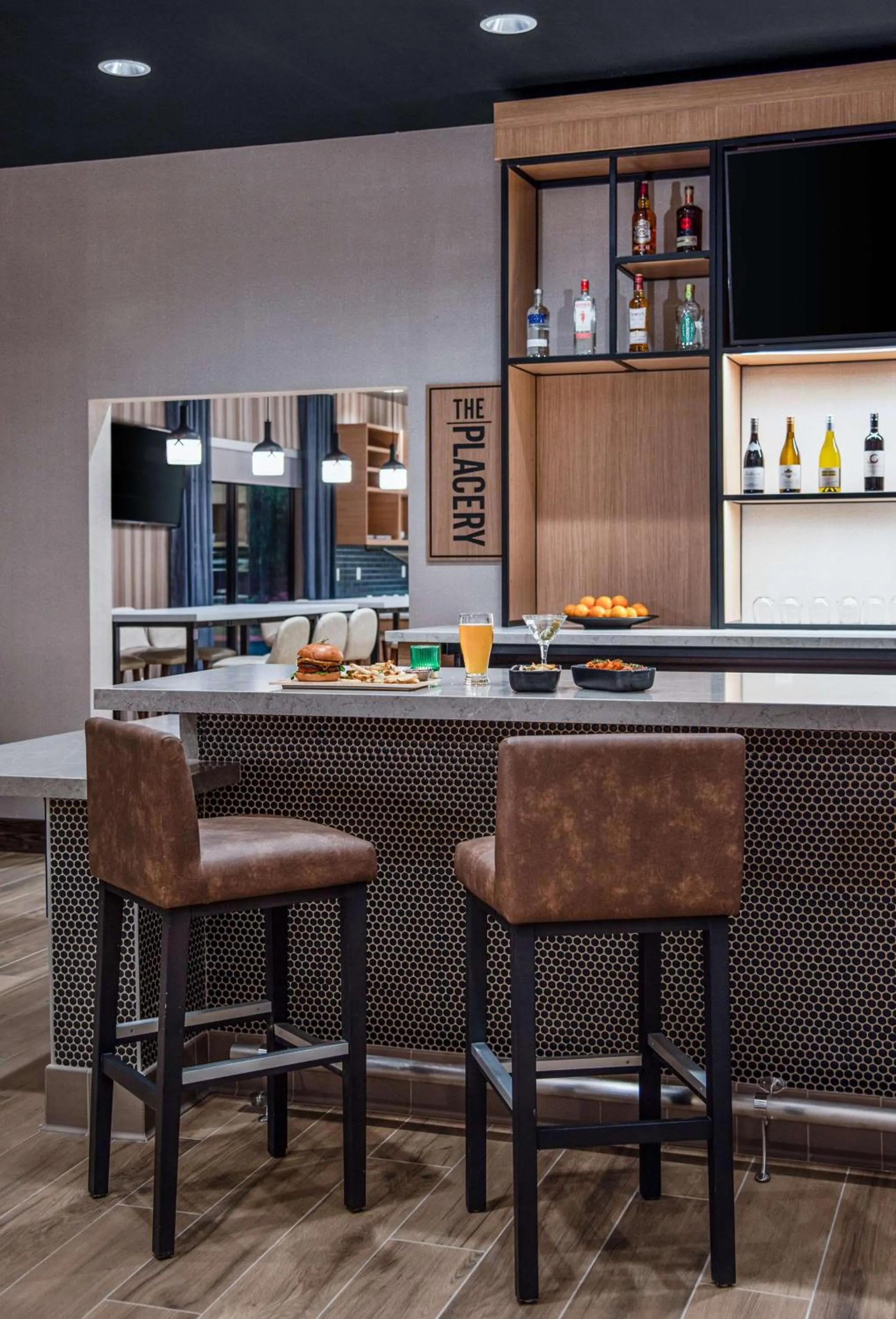 Restaurant/places to eat in Hyatt Place Newark-Silicon Valley