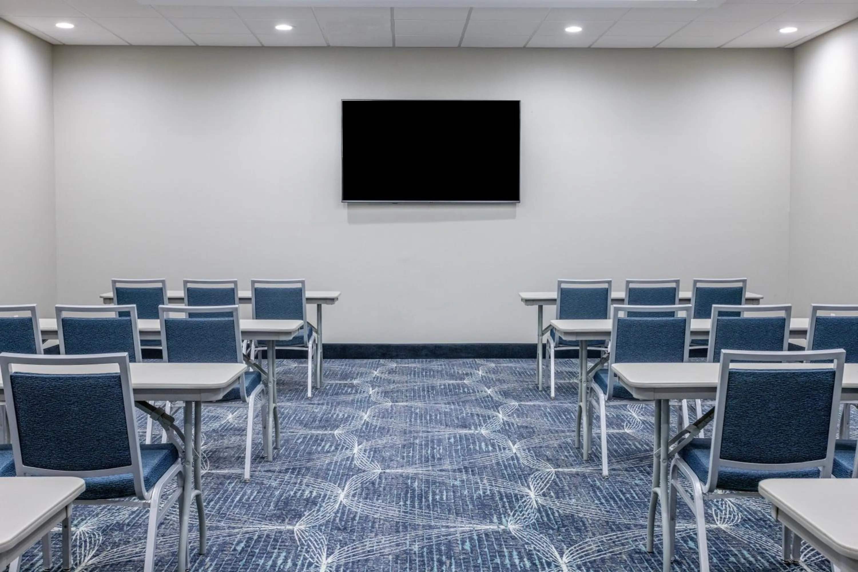 Meeting/conference room in La Quinta Inn & Suites by Wyndham Valdosta