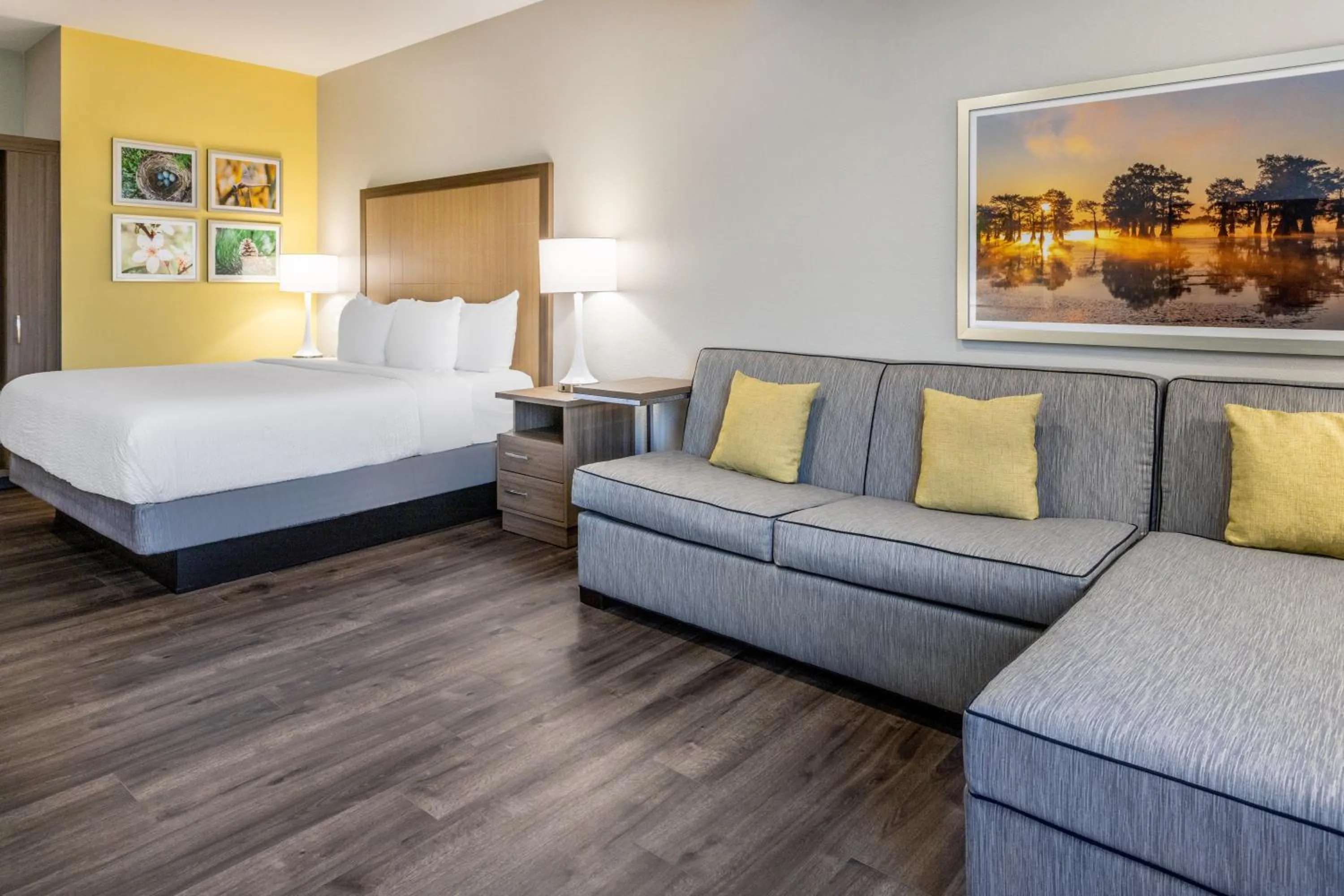 Bedroom, Bed in La Quinta Inn & Suites by Wyndham Valdosta
