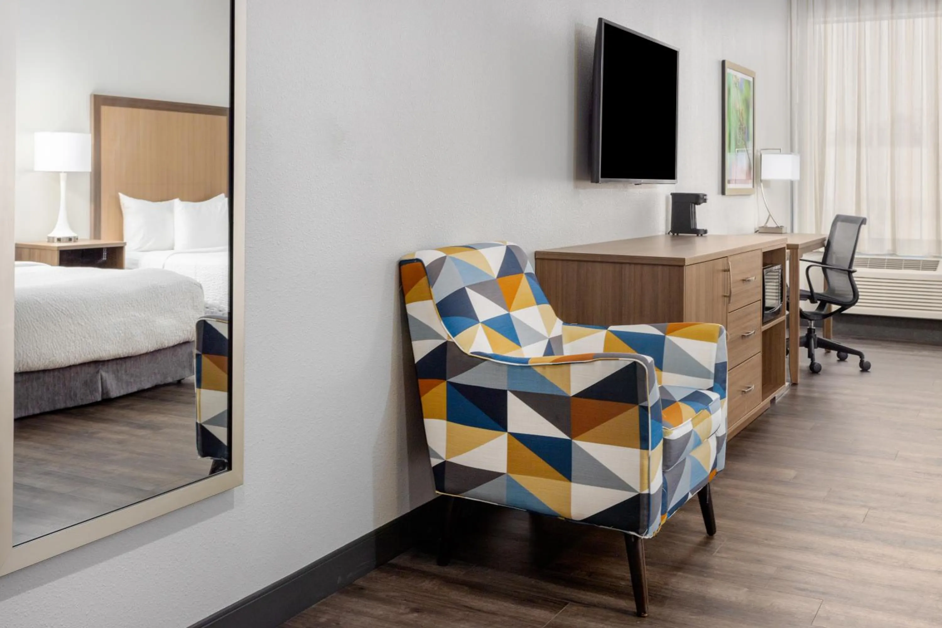 Bedroom, Bed in La Quinta Inn & Suites by Wyndham Valdosta