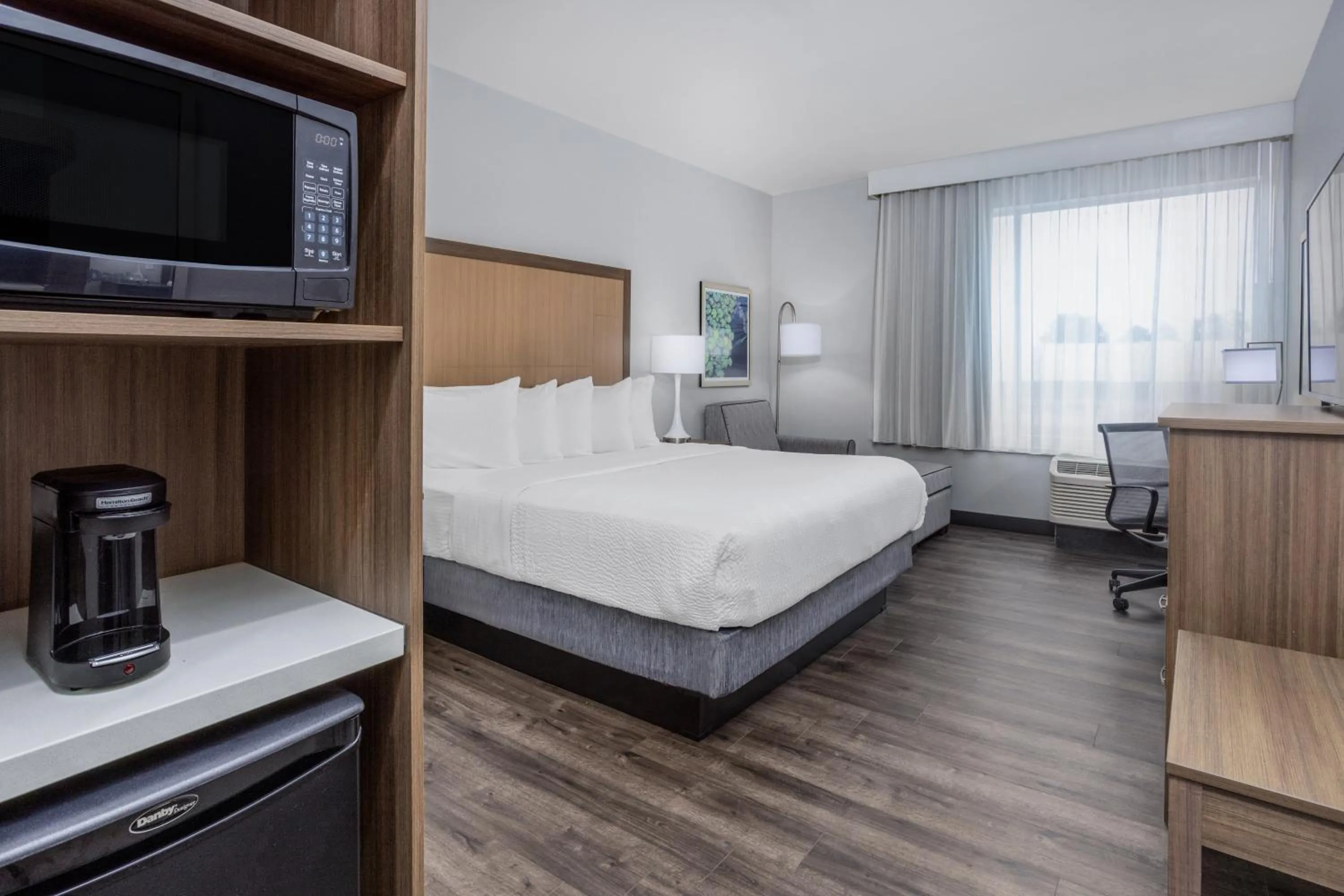 Bedroom, Bed in La Quinta Inn & Suites by Wyndham Valdosta