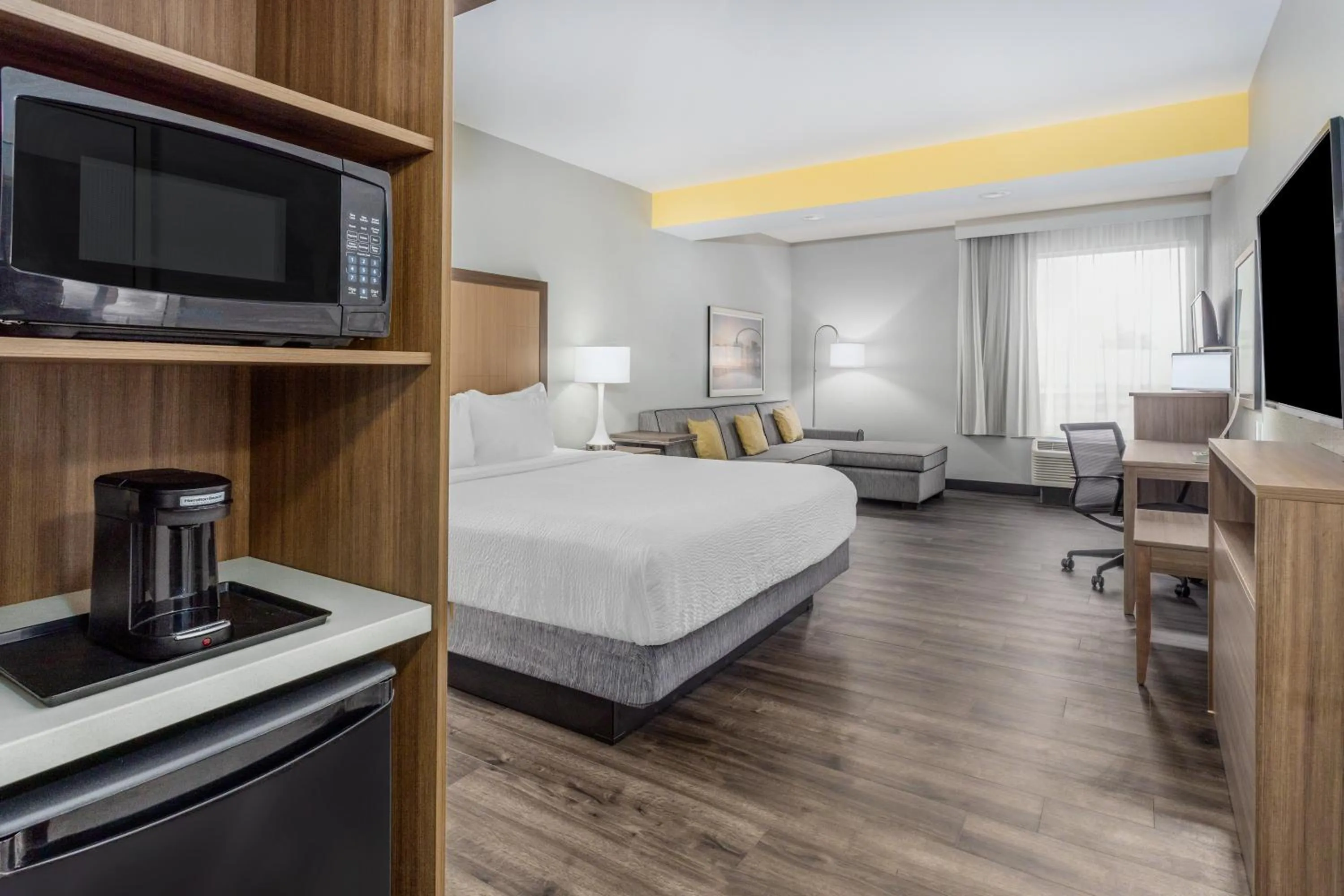 Bedroom, Bed in La Quinta Inn & Suites by Wyndham Valdosta