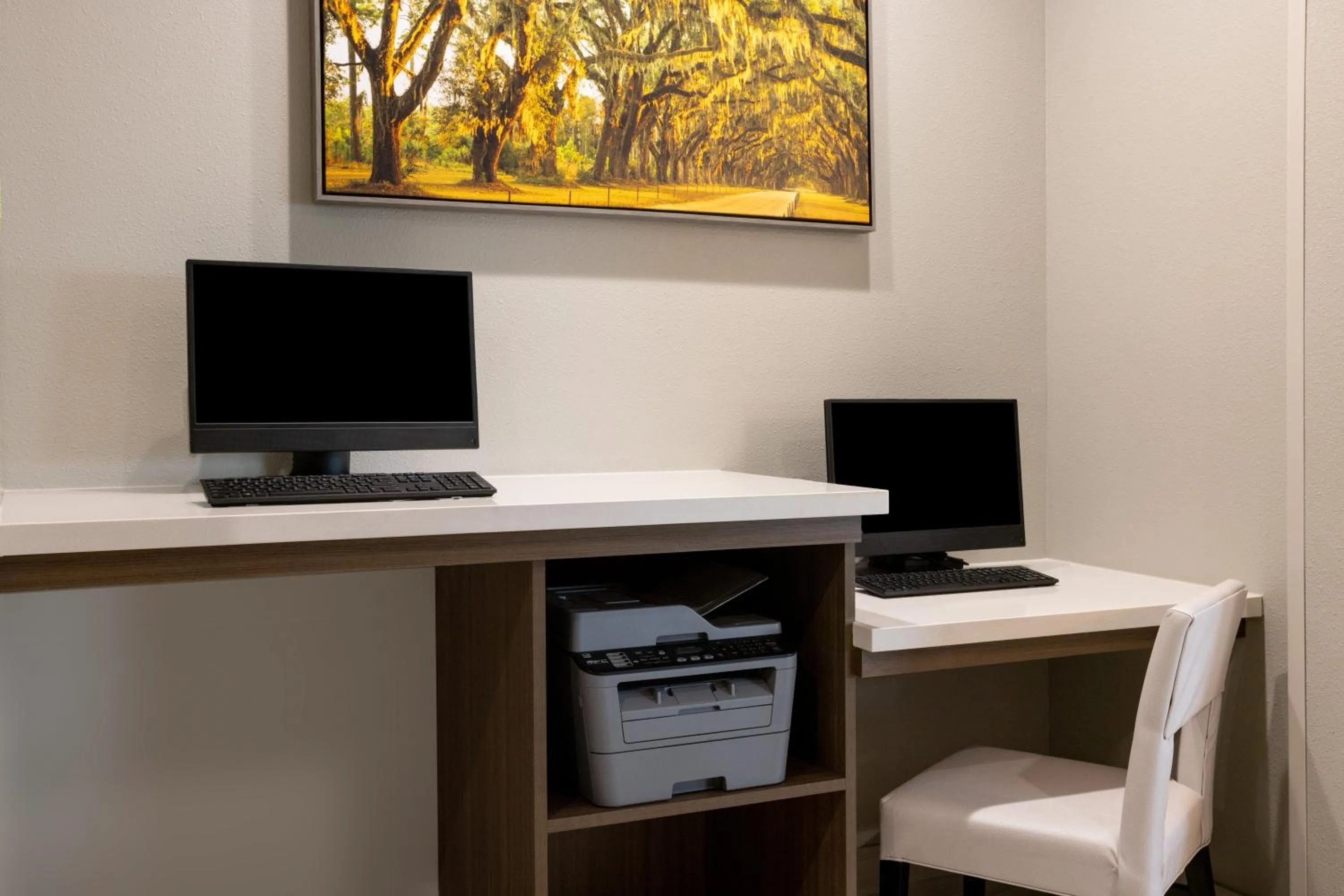 Business facilities in La Quinta Inn & Suites by Wyndham Valdosta