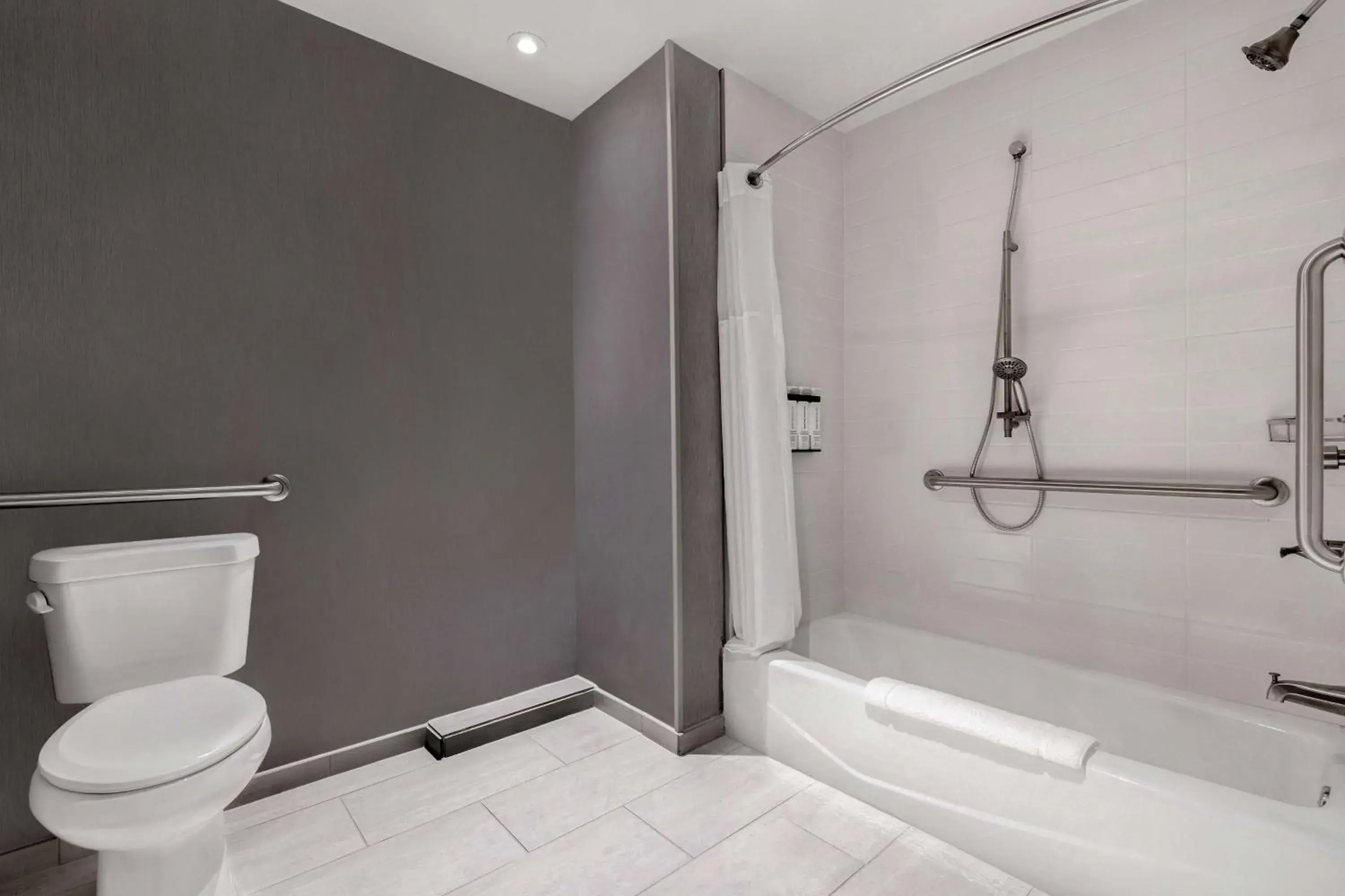 Queen Room with Two Queen Beds with Sofa Bed and Tub - Disability Access in Hyatt Place Flagstaff Queen Room with Two Queen Beds with Sofa Bed and Tub - Disability Access in Hyatt Place Flagstaff