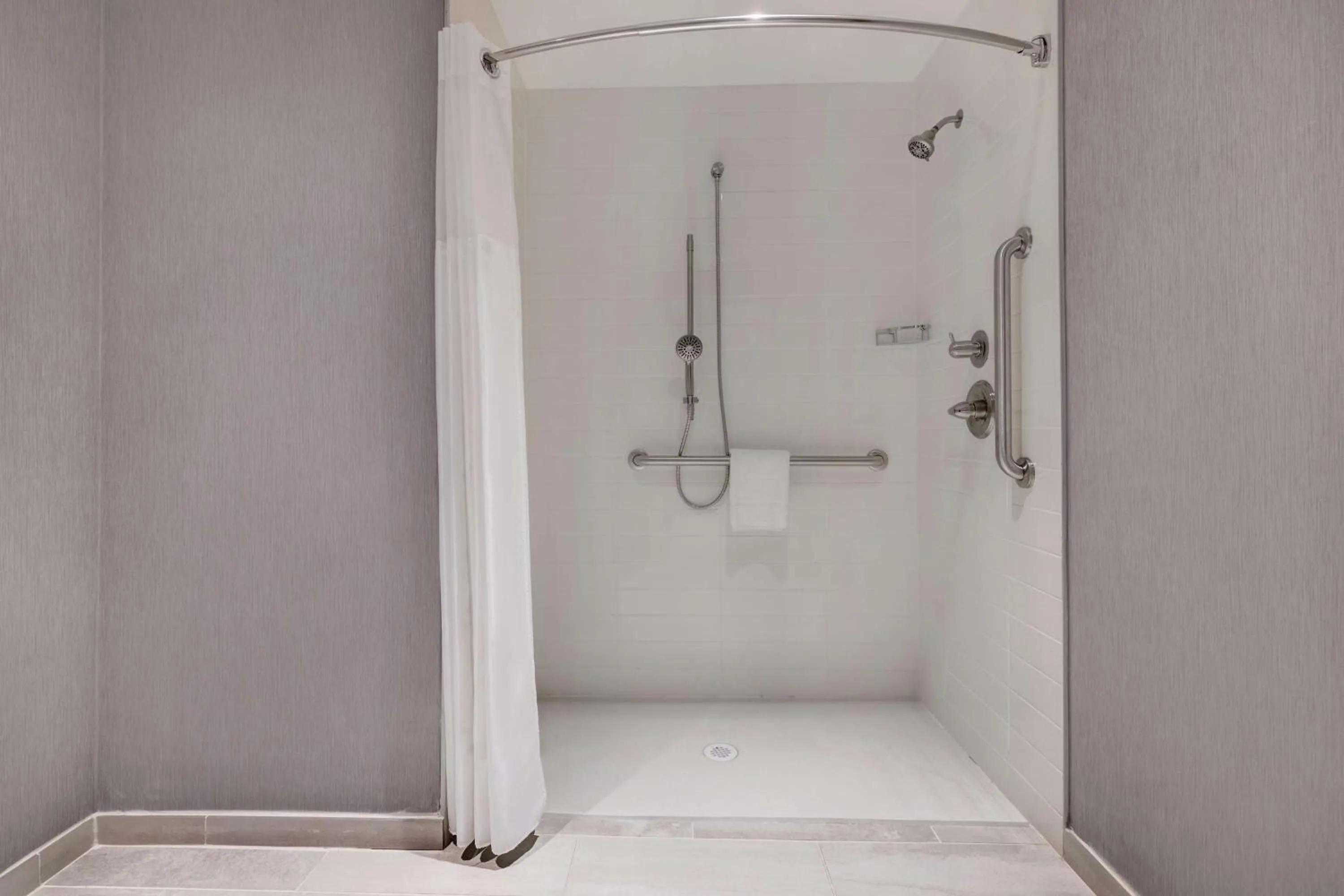 Bathroom in Hyatt Place Flagstaff