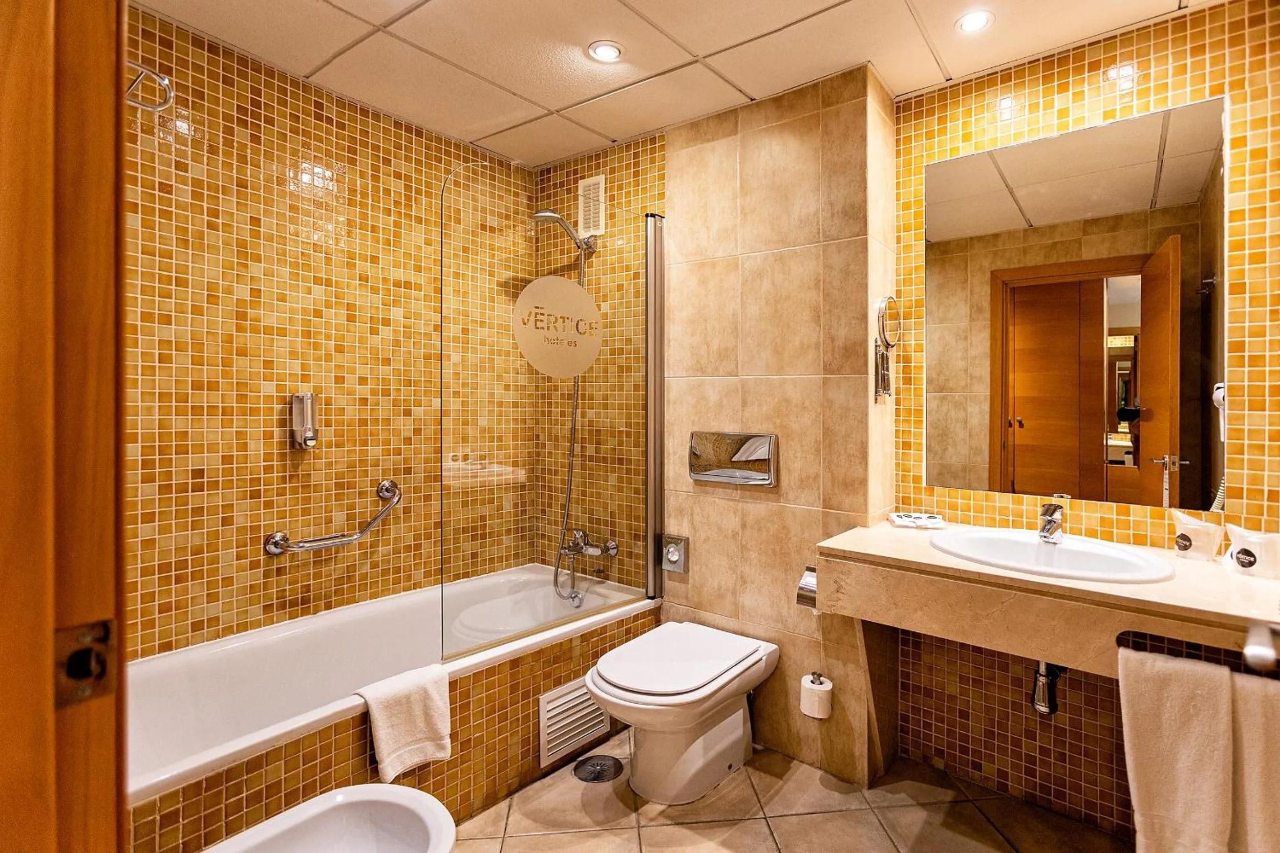 Bathroom in Vértice Sevilla