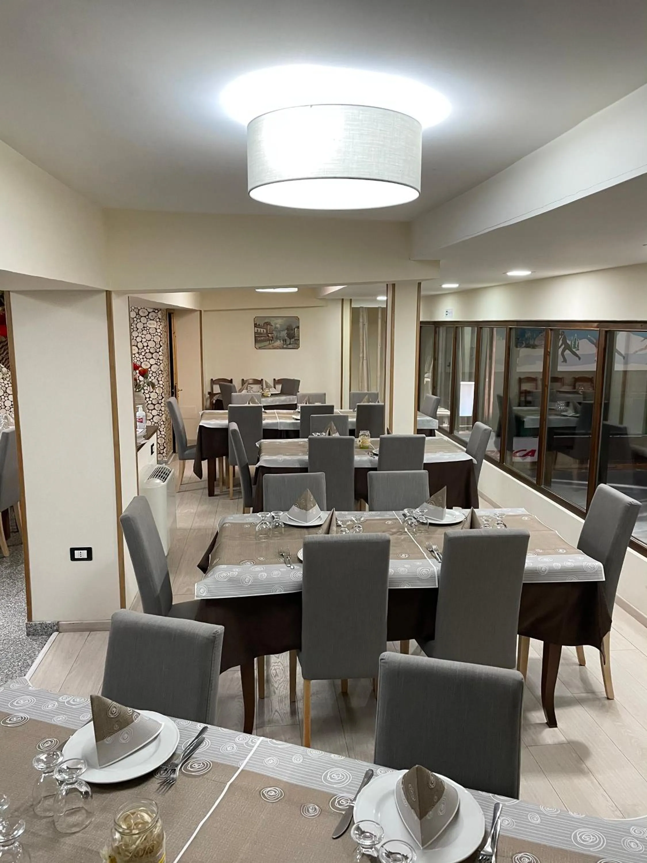 Restaurant/places to eat in Hotel Palaghiaccio