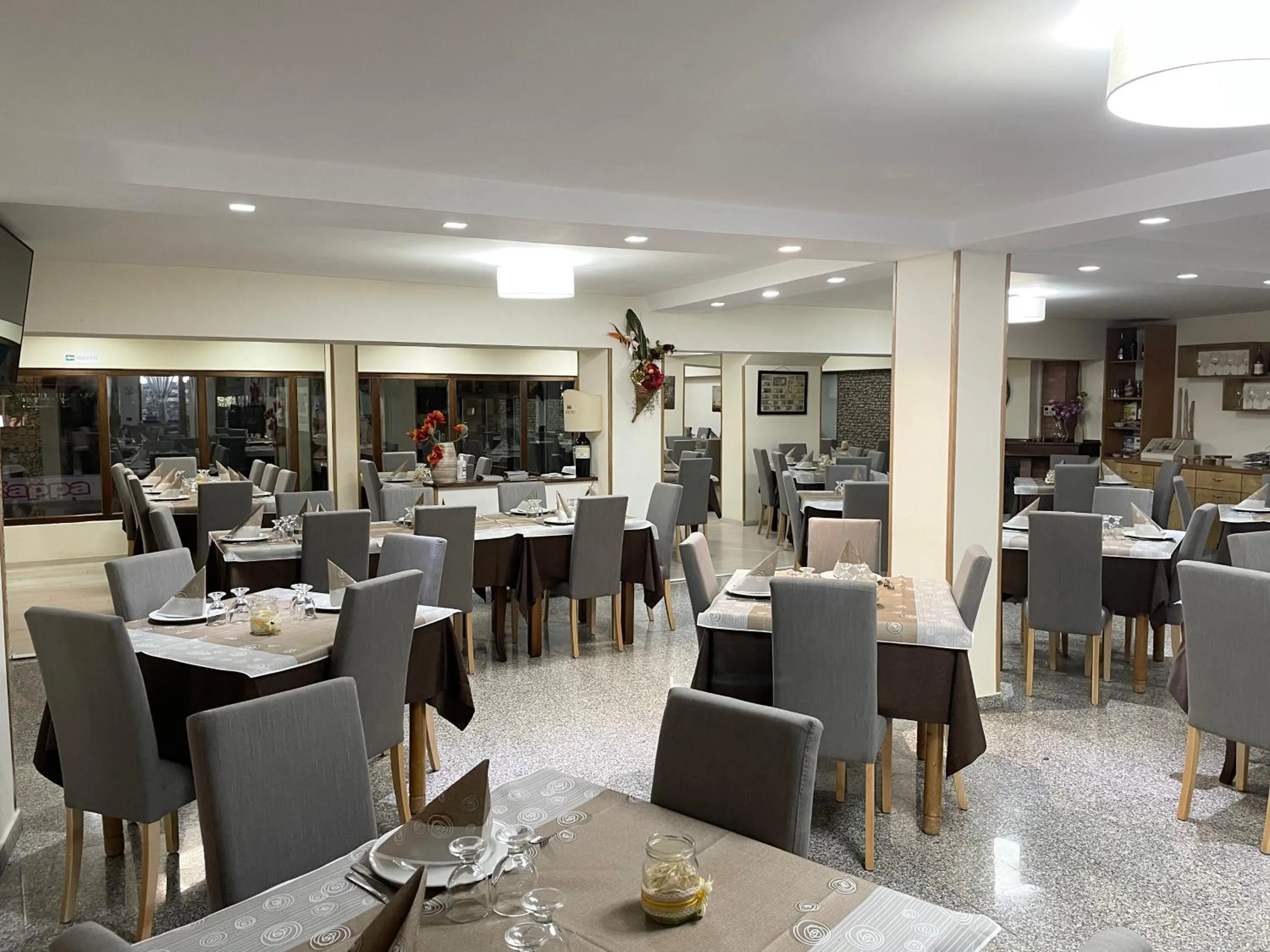 Restaurant/places to eat in Hotel Palaghiaccio