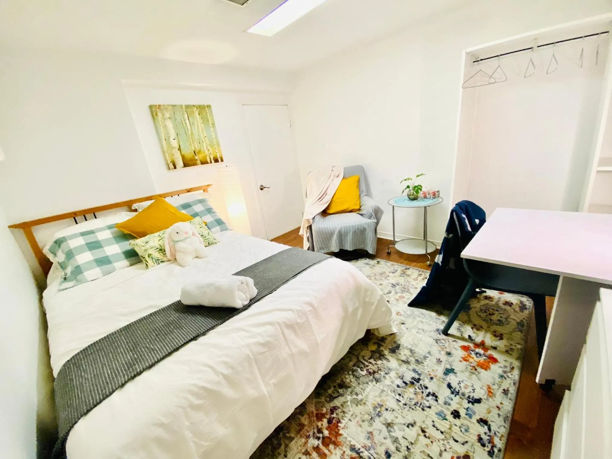 Toronto Bed & Breakfast - Free parking