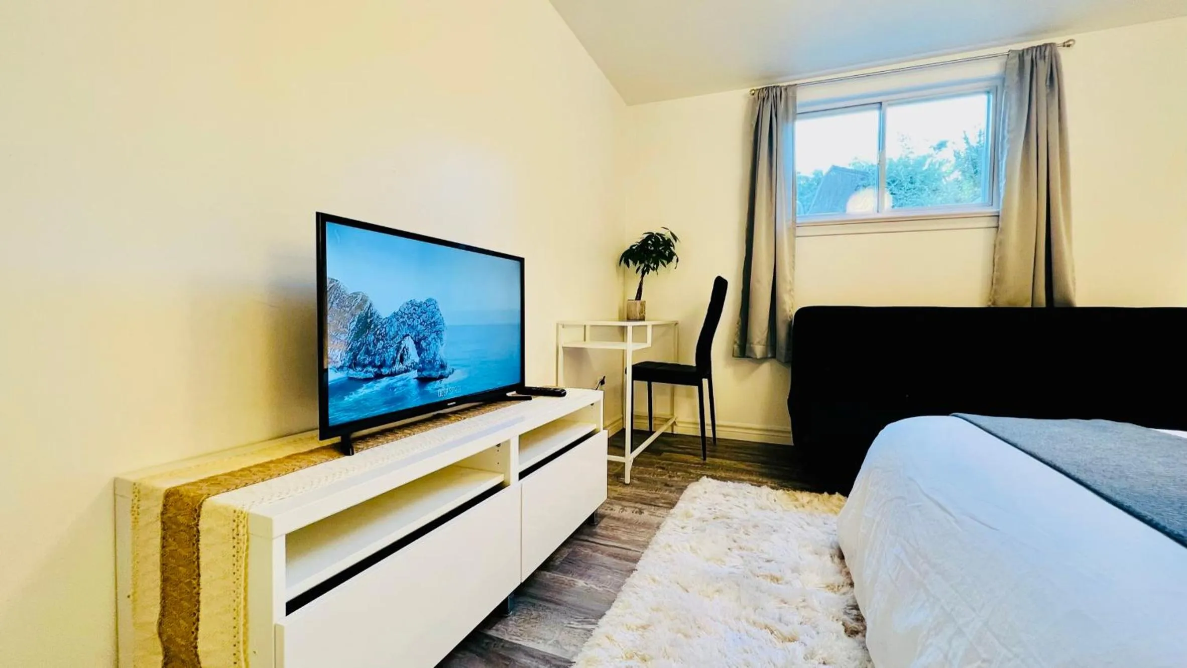 Inner courtyard view in Toronto Bed & Breakfast - Free parking