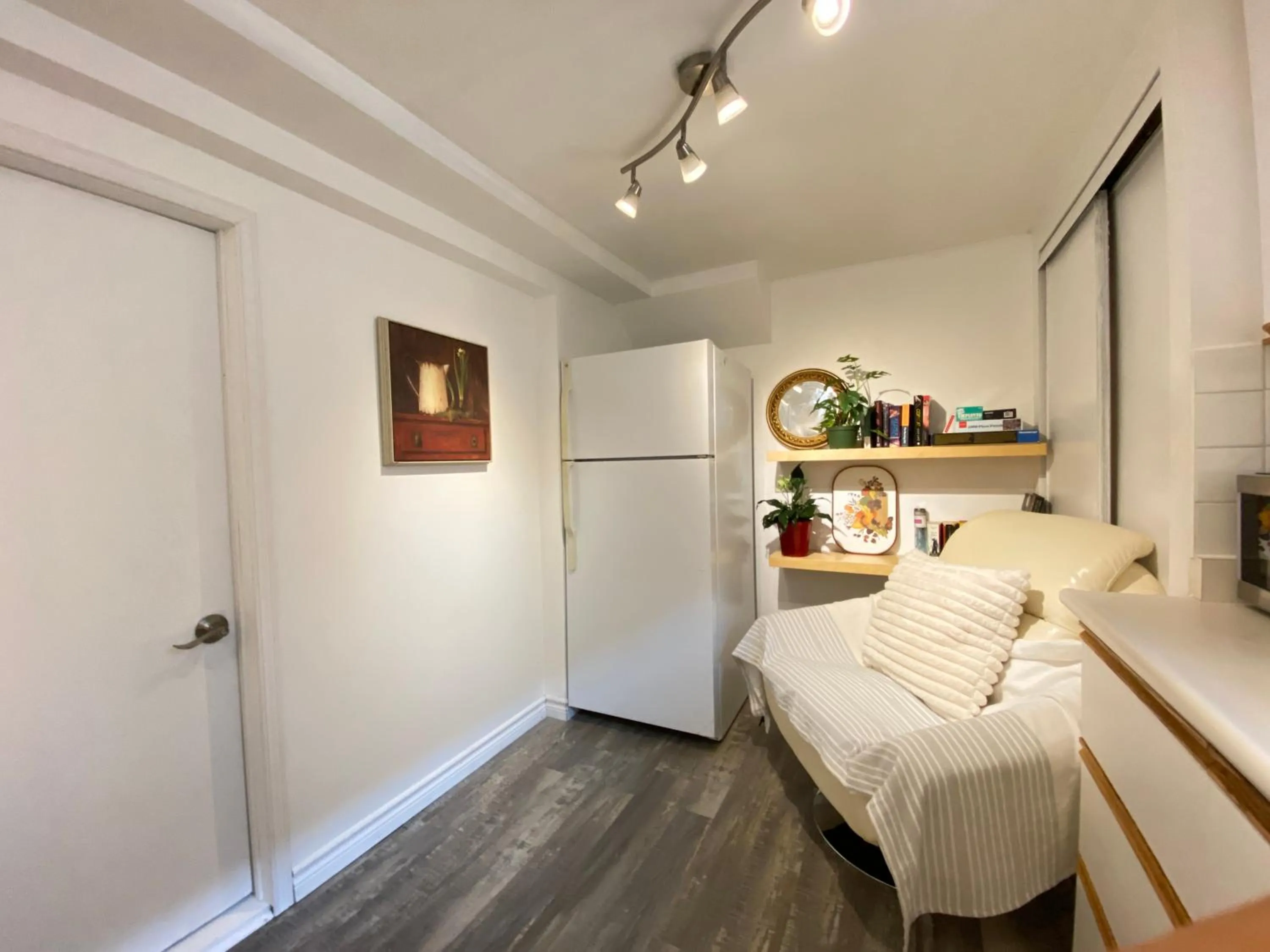 Toronto Bed & Breakfast - Free parking