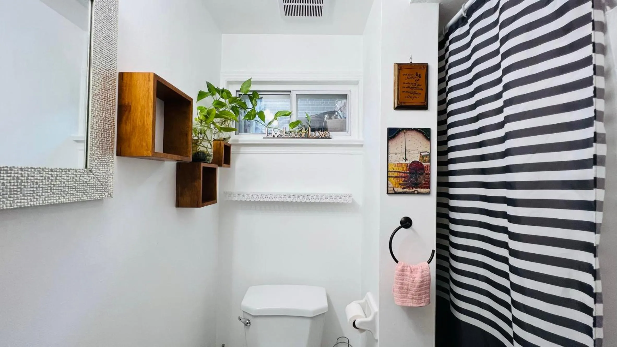 Toilet in Toronto Bed & Breakfast - Free parking