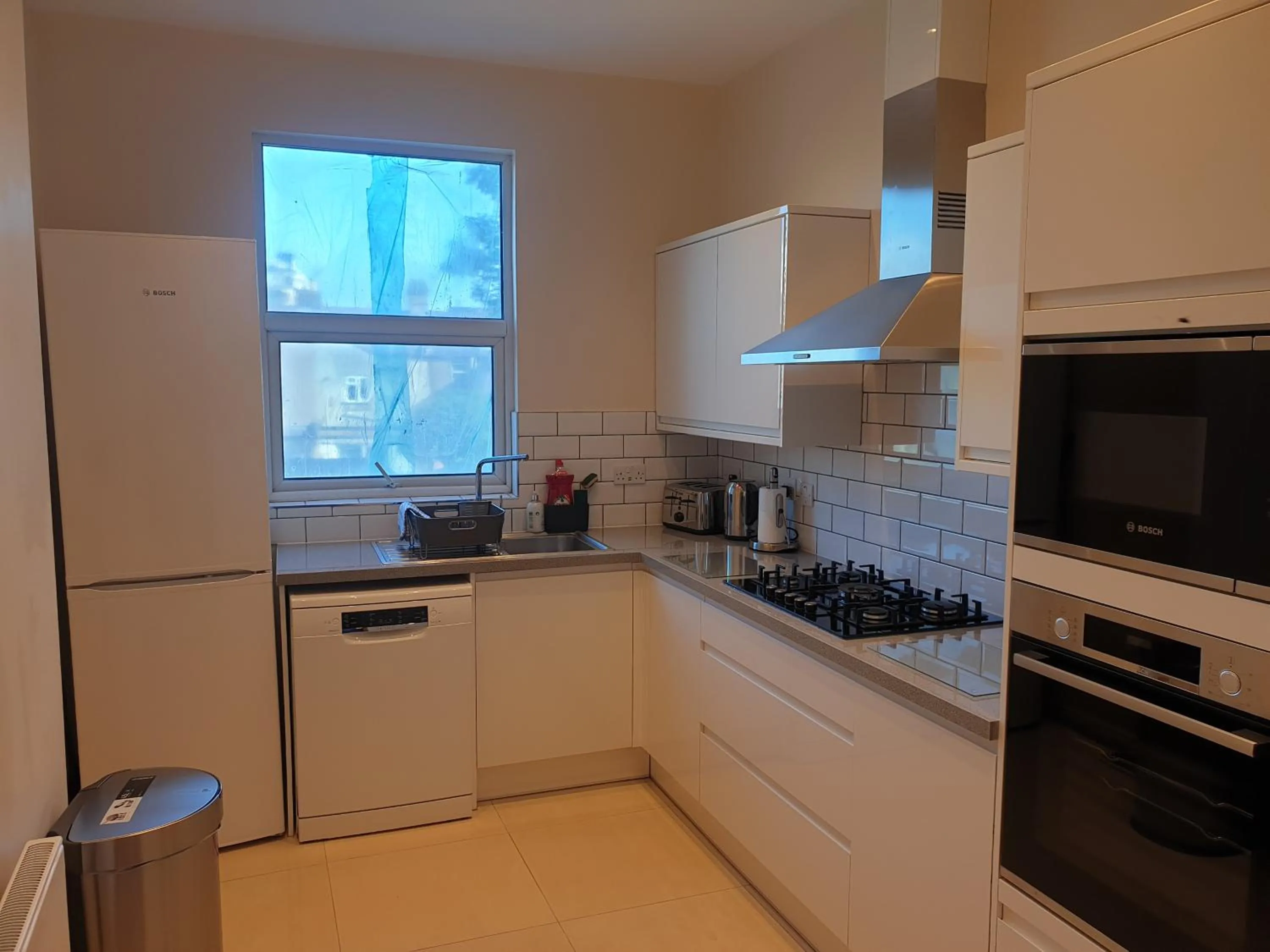 London Luxury Spacious 2 Bedroom Apartment 4 mins from Ilford Stn. FREE parking