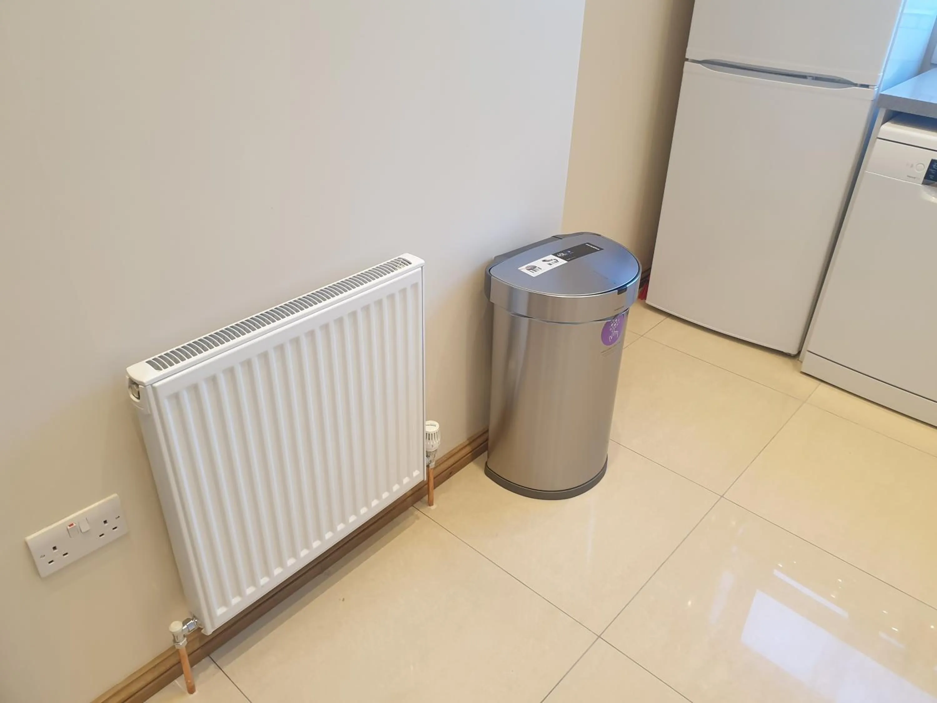 London Luxury Spacious 2 Bedroom Apartment 4 mins from Ilford Stn. FREE parking