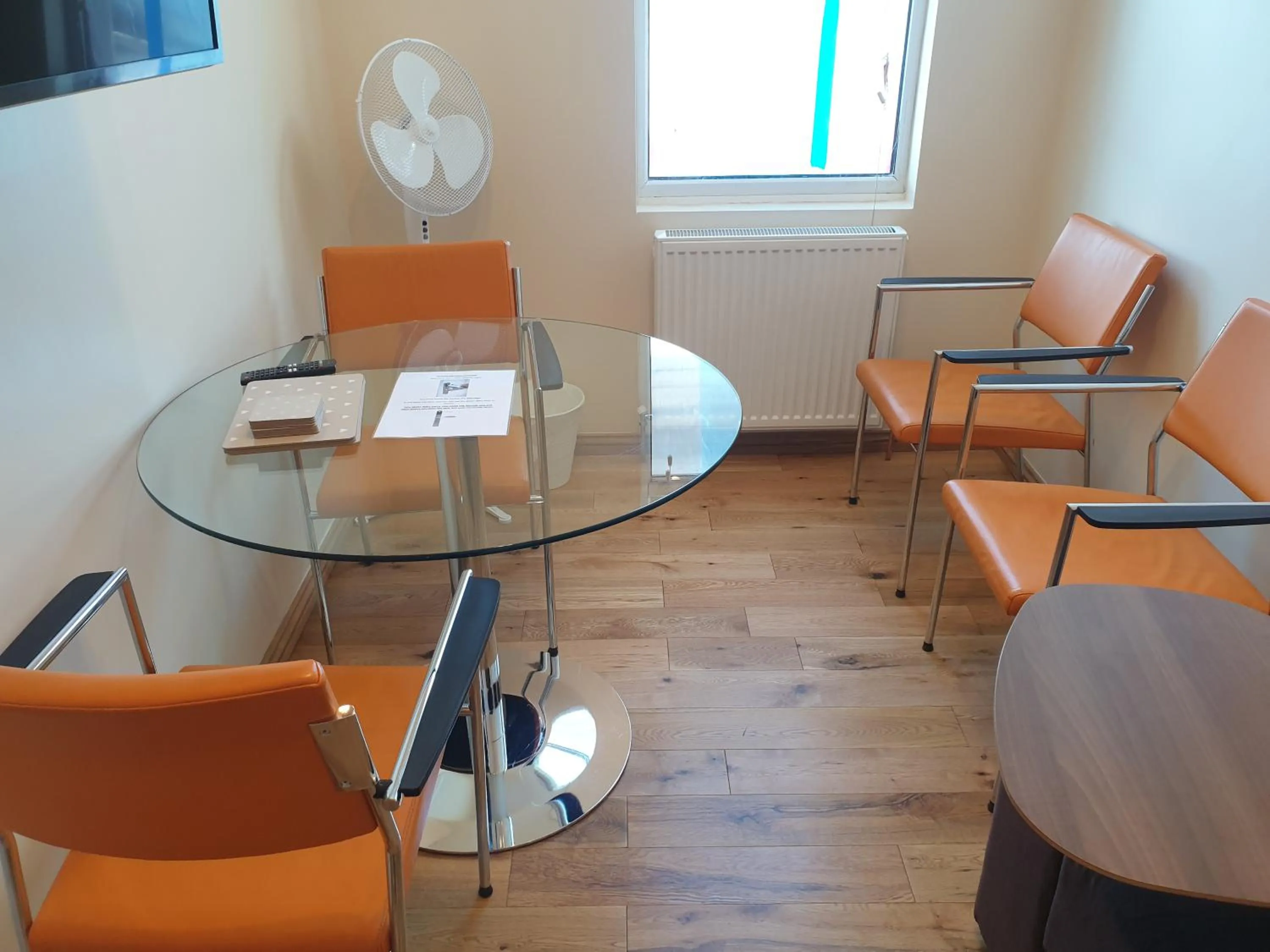 London Luxury Spacious 2 Bedroom Apartment 4 mins from Ilford Stn. FREE parking