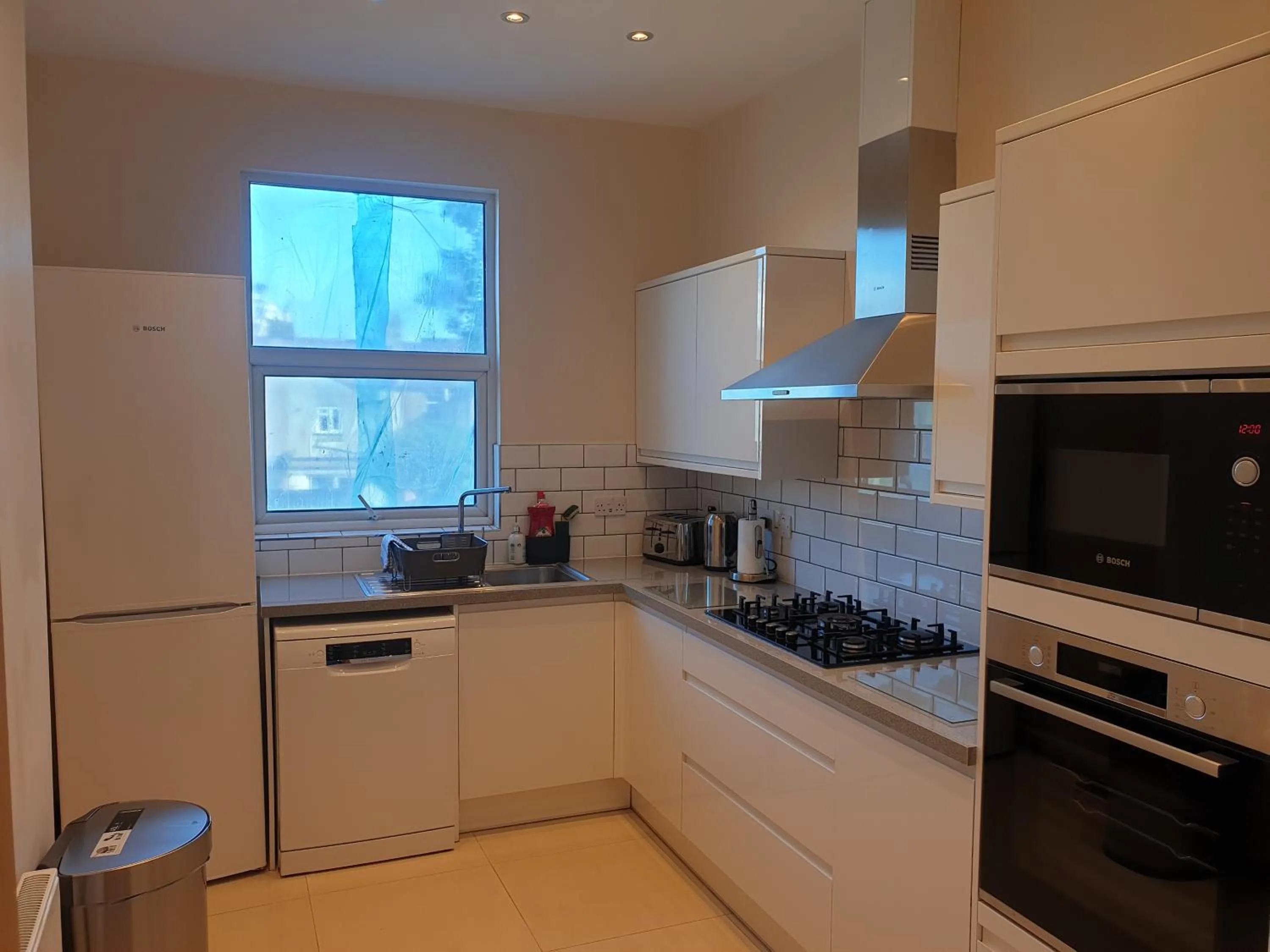 London Luxury Spacious 2 Bedroom Apartment 4 mins from Ilford Stn. FREE parking