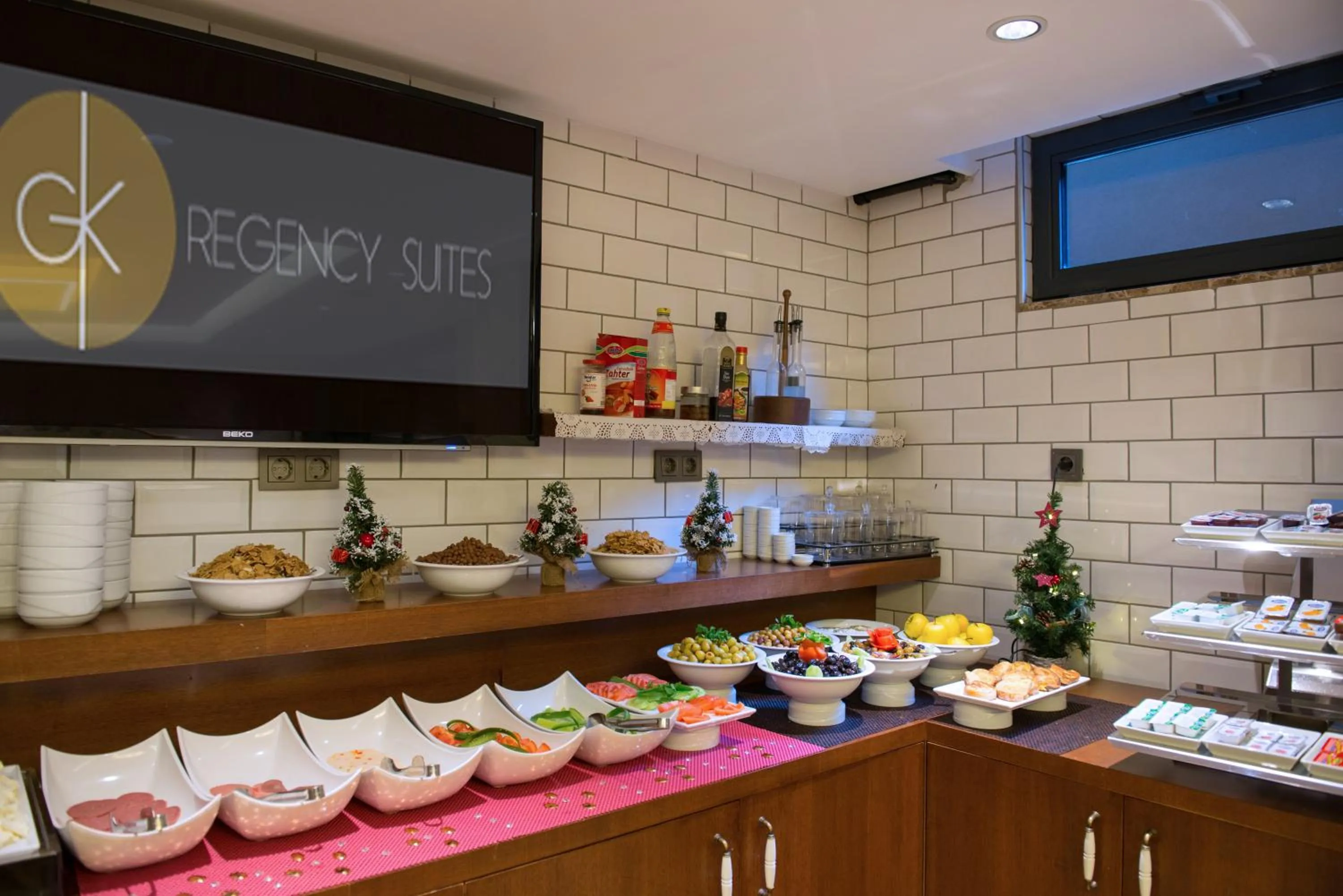 Restaurant/places to eat in GK Regency Suites Hotel