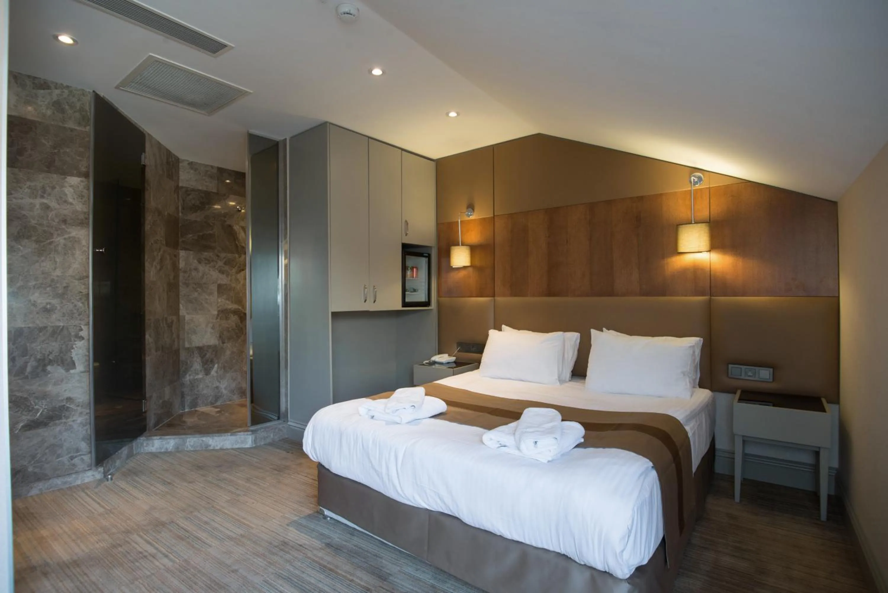 Photo of the whole room in GK Regency Suites Hotel