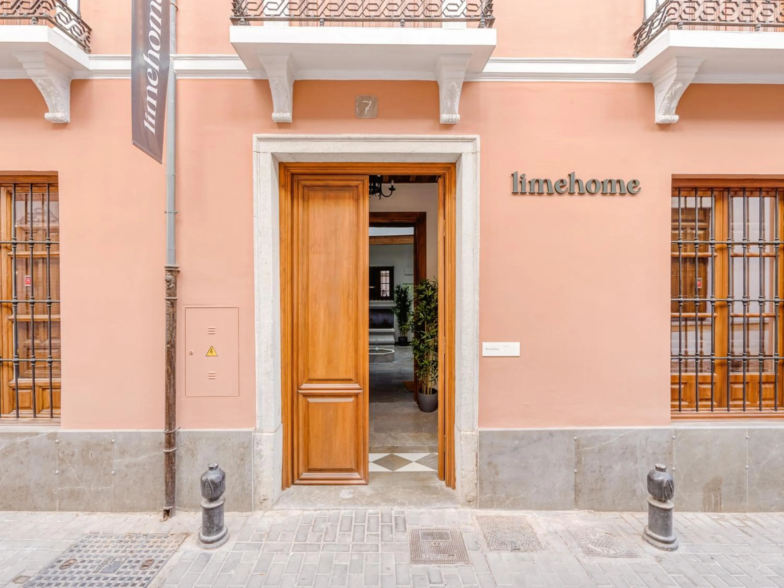 Property building in Limehome Granada Calle Mirasol