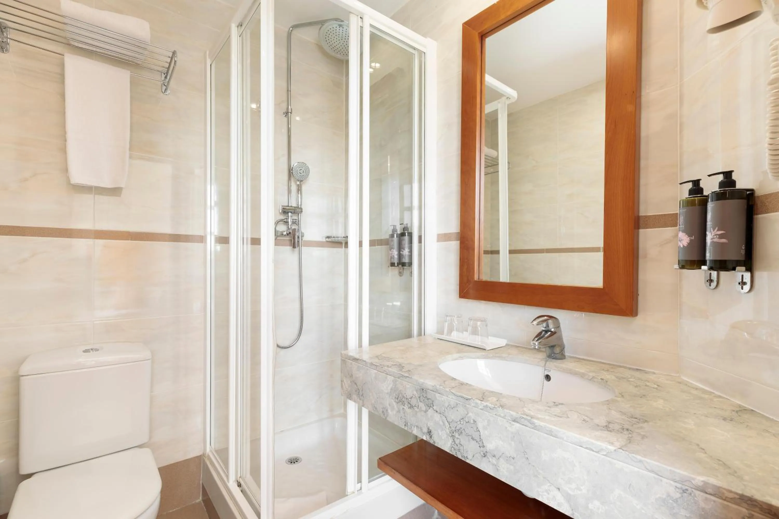 Bathroom in Hotel Best Aranea