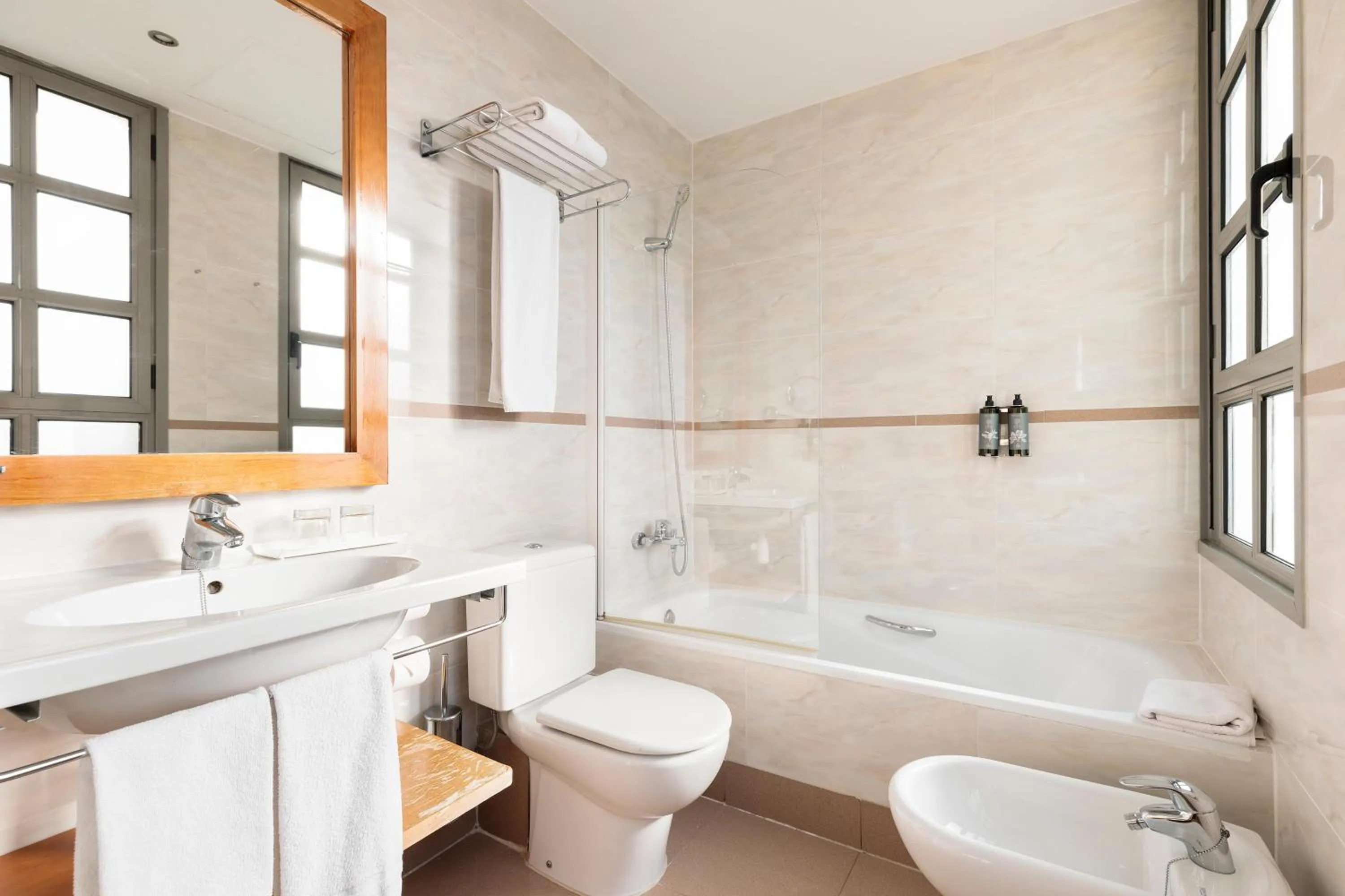 Bathroom in Hotel Best Aranea