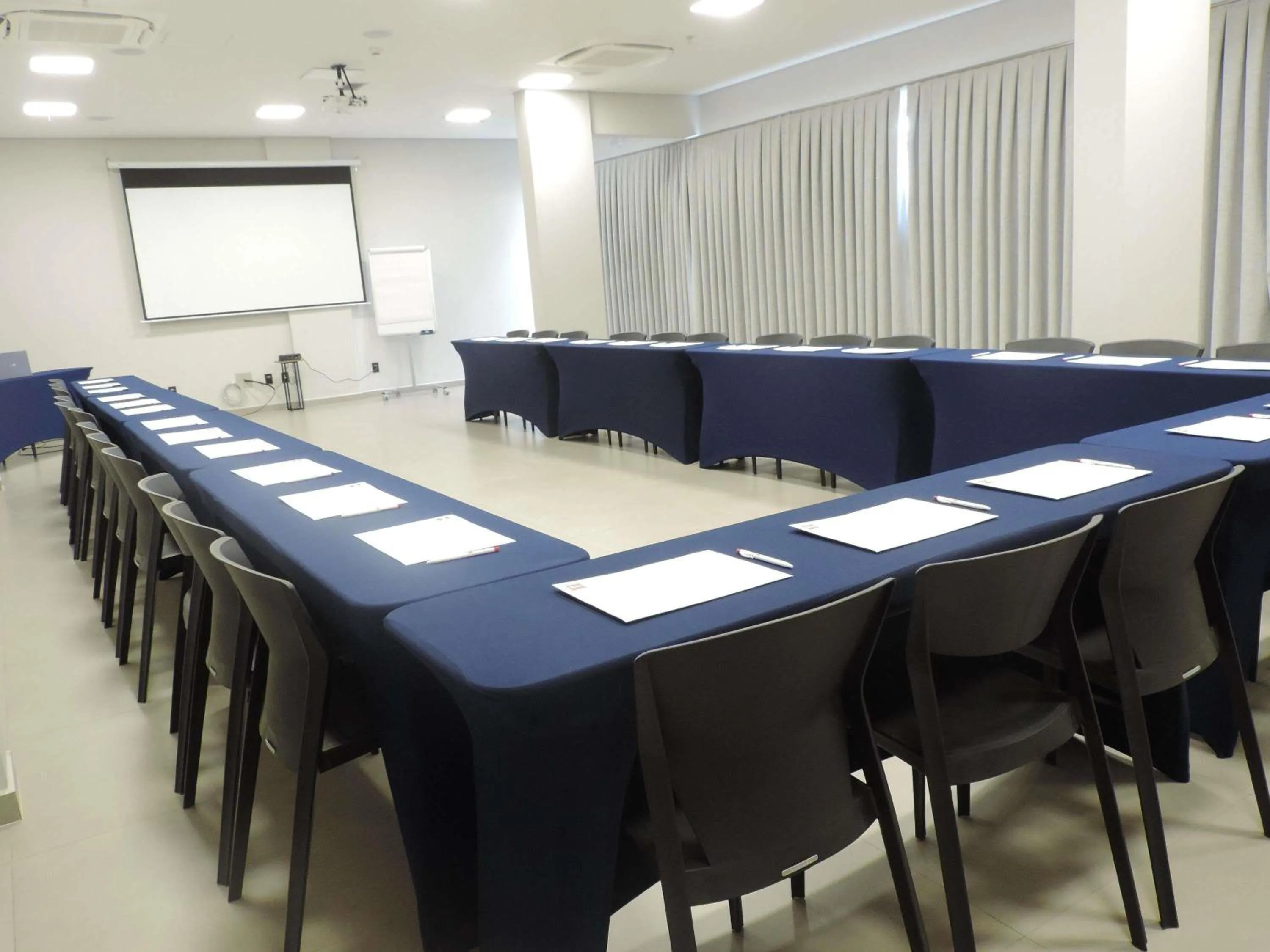 Meeting/conference room in ibis Guarapuava