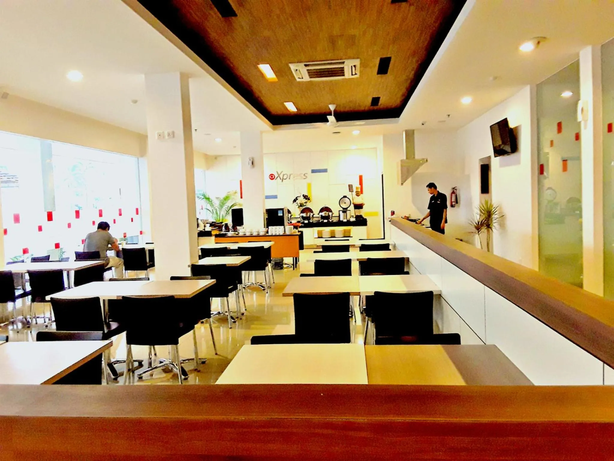 Restaurant/places to eat in Amaris Hotel Nagoya Hill - Batam