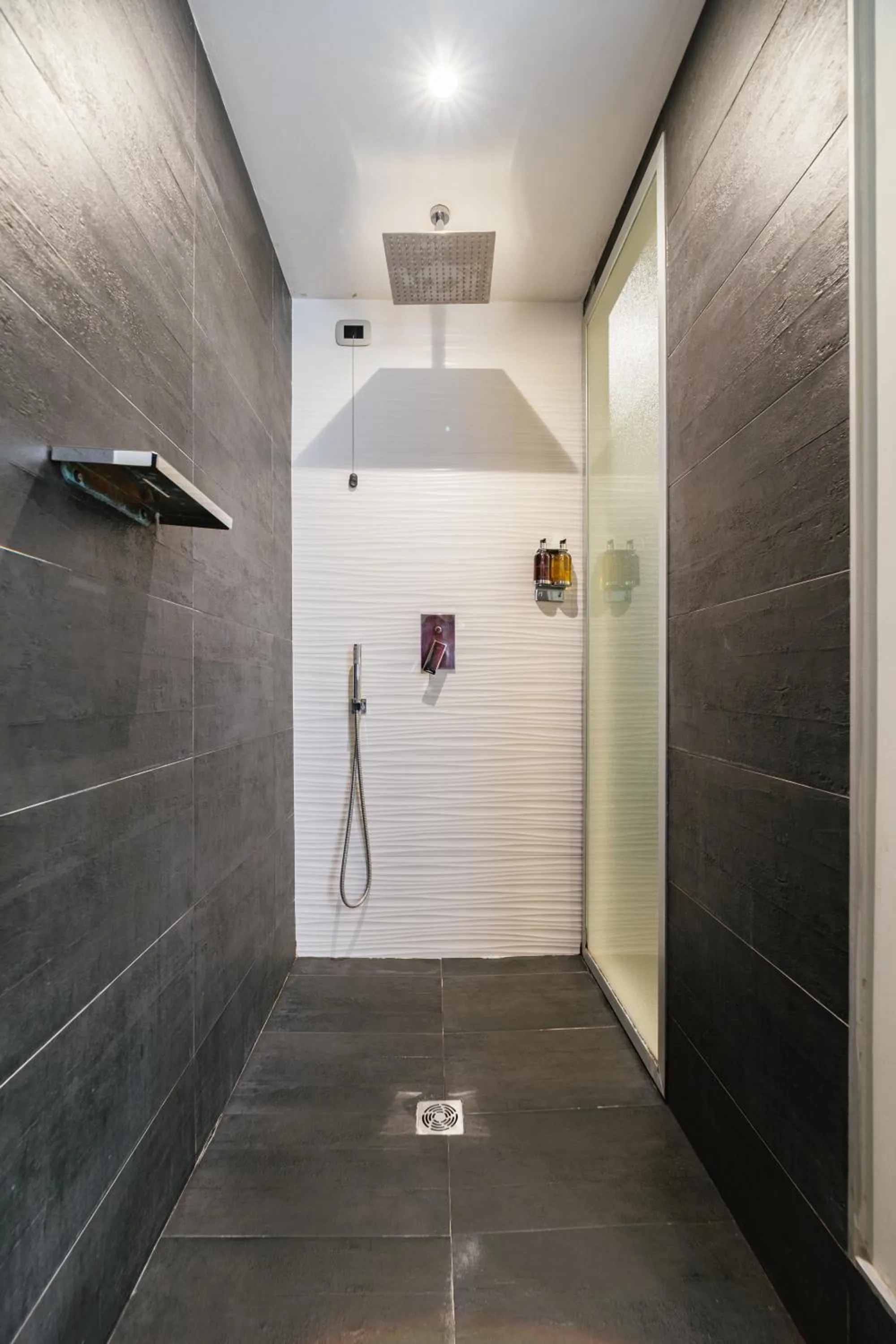 Bathroom in Montenapoleone Suites