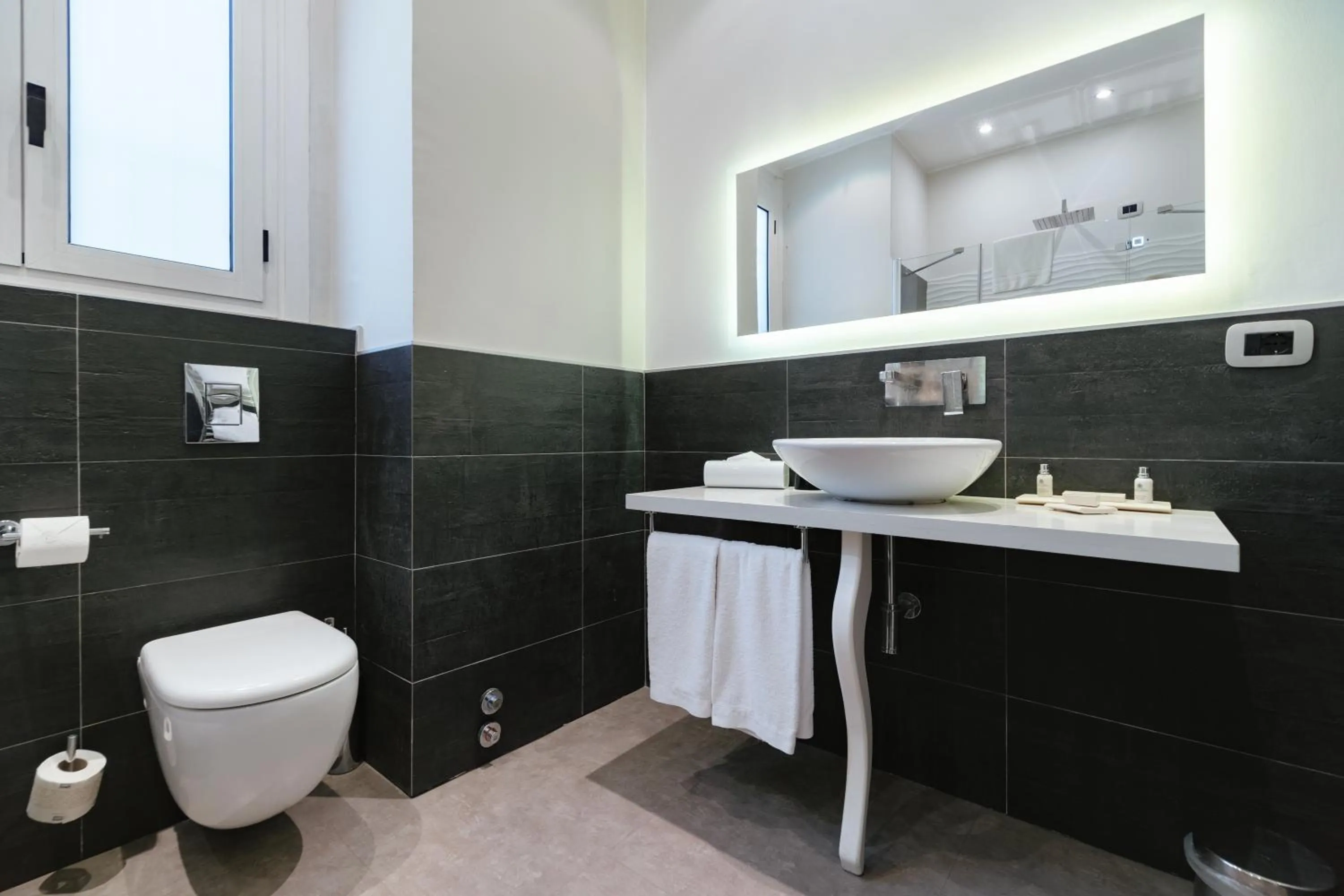 Bathroom in Montenapoleone Suites