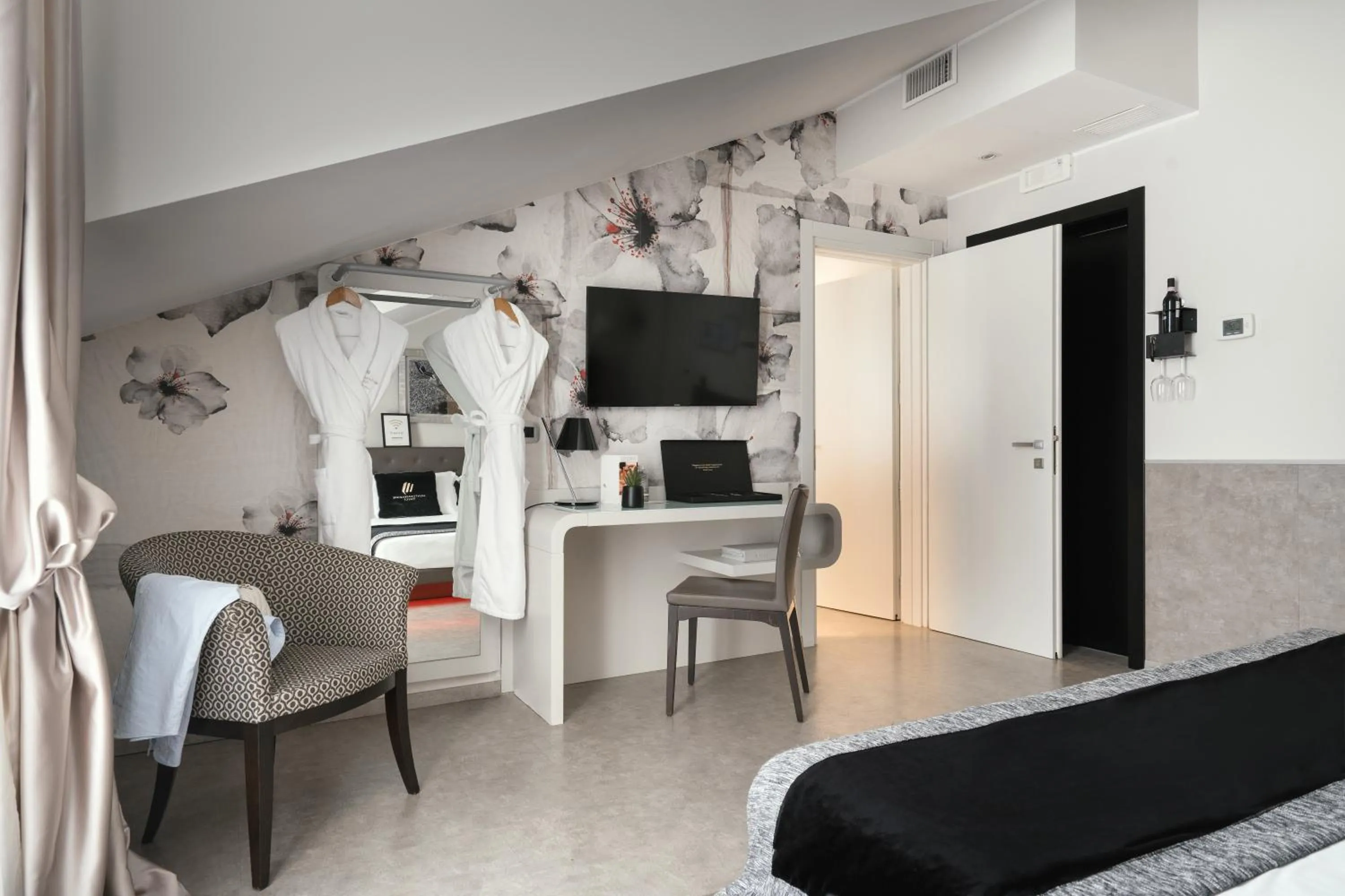 Seating area in Montenapoleone Suites