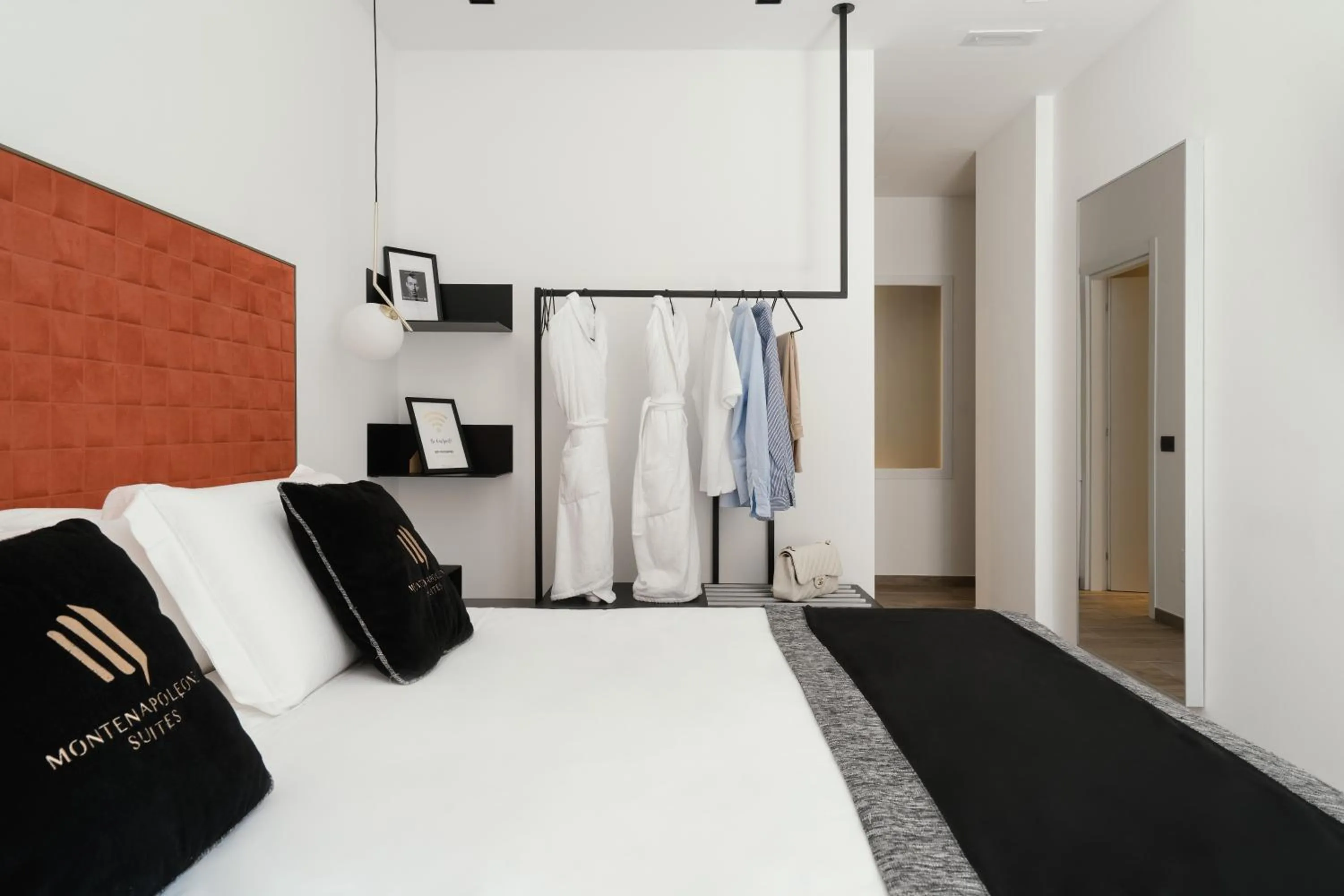 Photo of the whole room, Bed in Montenapoleone Suites