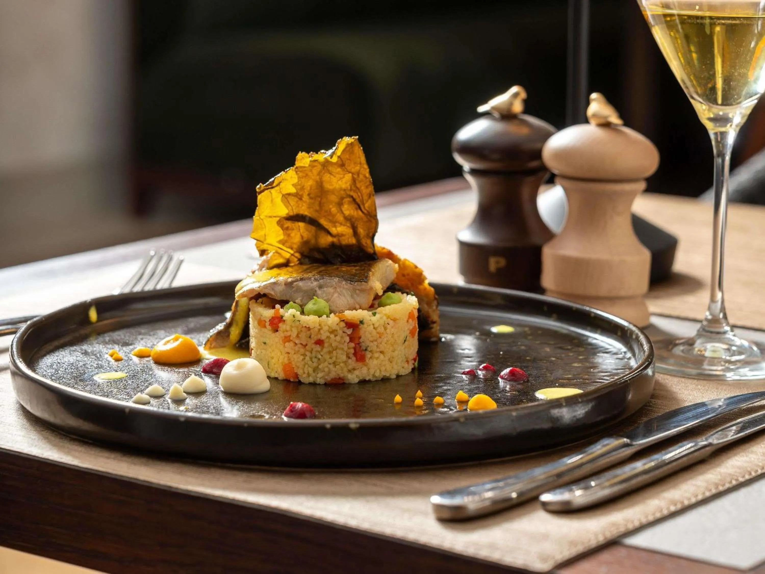 Restaurant/places to eat in Mercure Conacul Cozieni