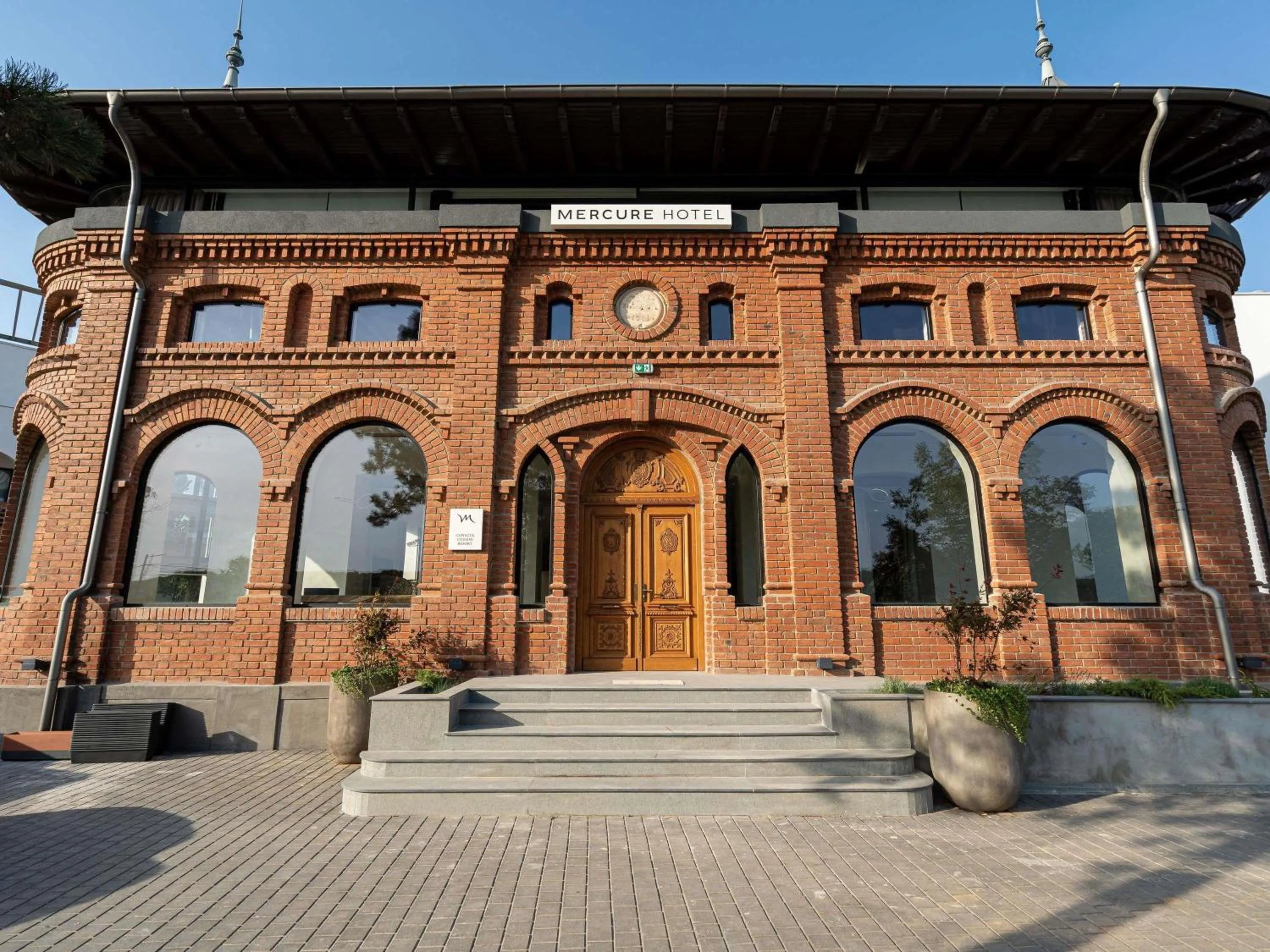 Property building in Mercure Conacul Cozieni