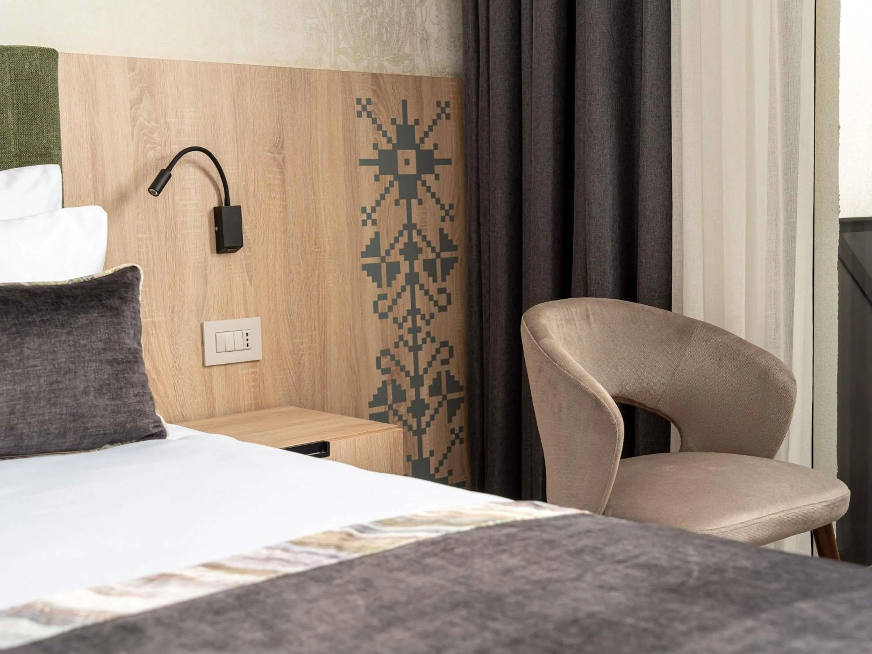 Bedroom, Bed in Mercure Conacul Cozieni