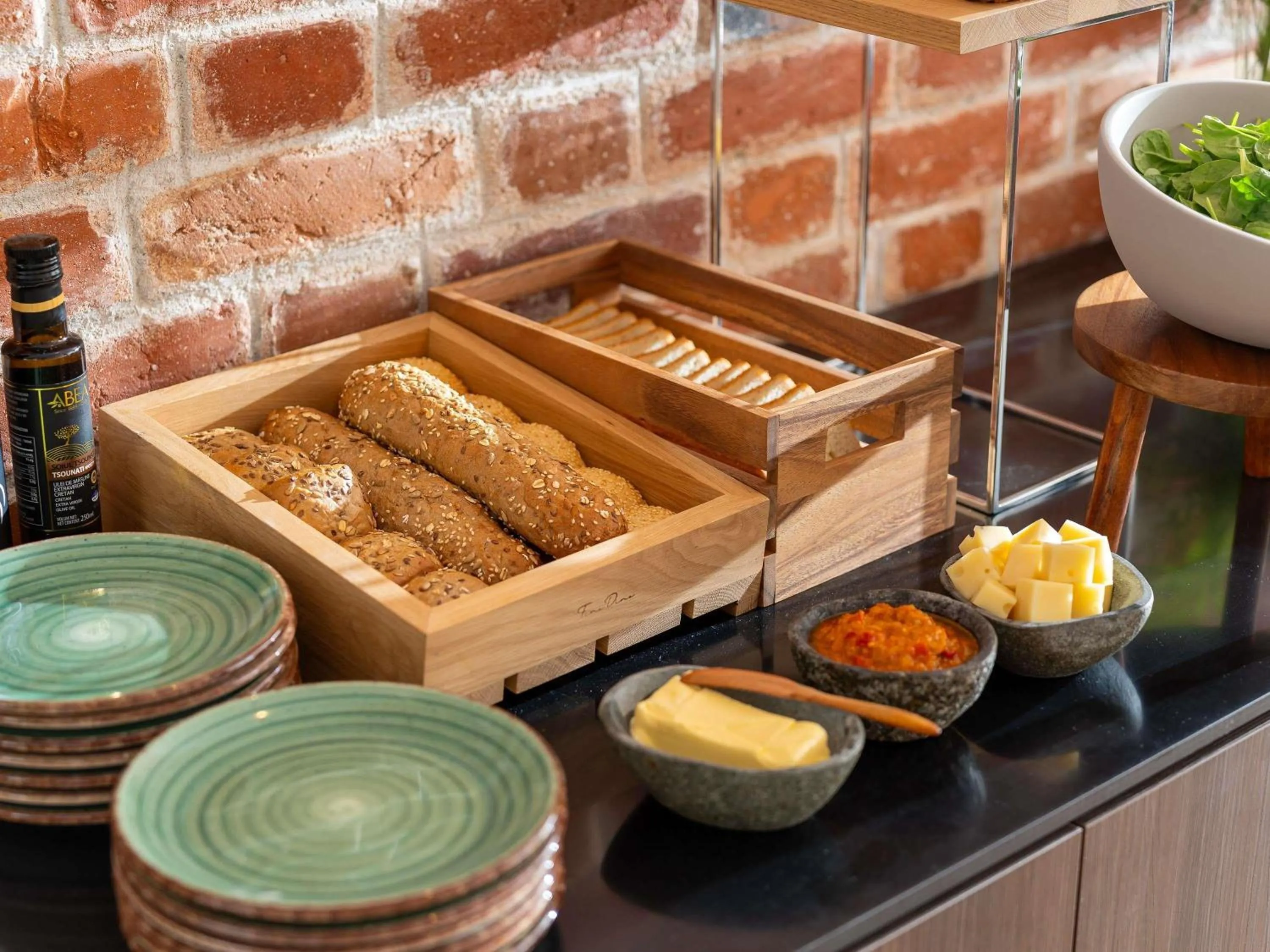 Restaurant/places to eat in Mercure Conacul Cozieni