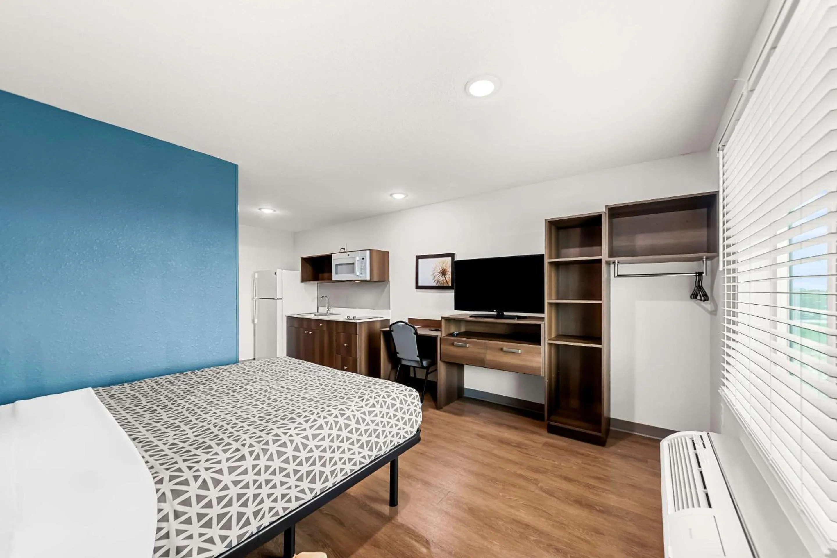 Bedroom, Bed in WoodSpring Suites Hudson Port Richey