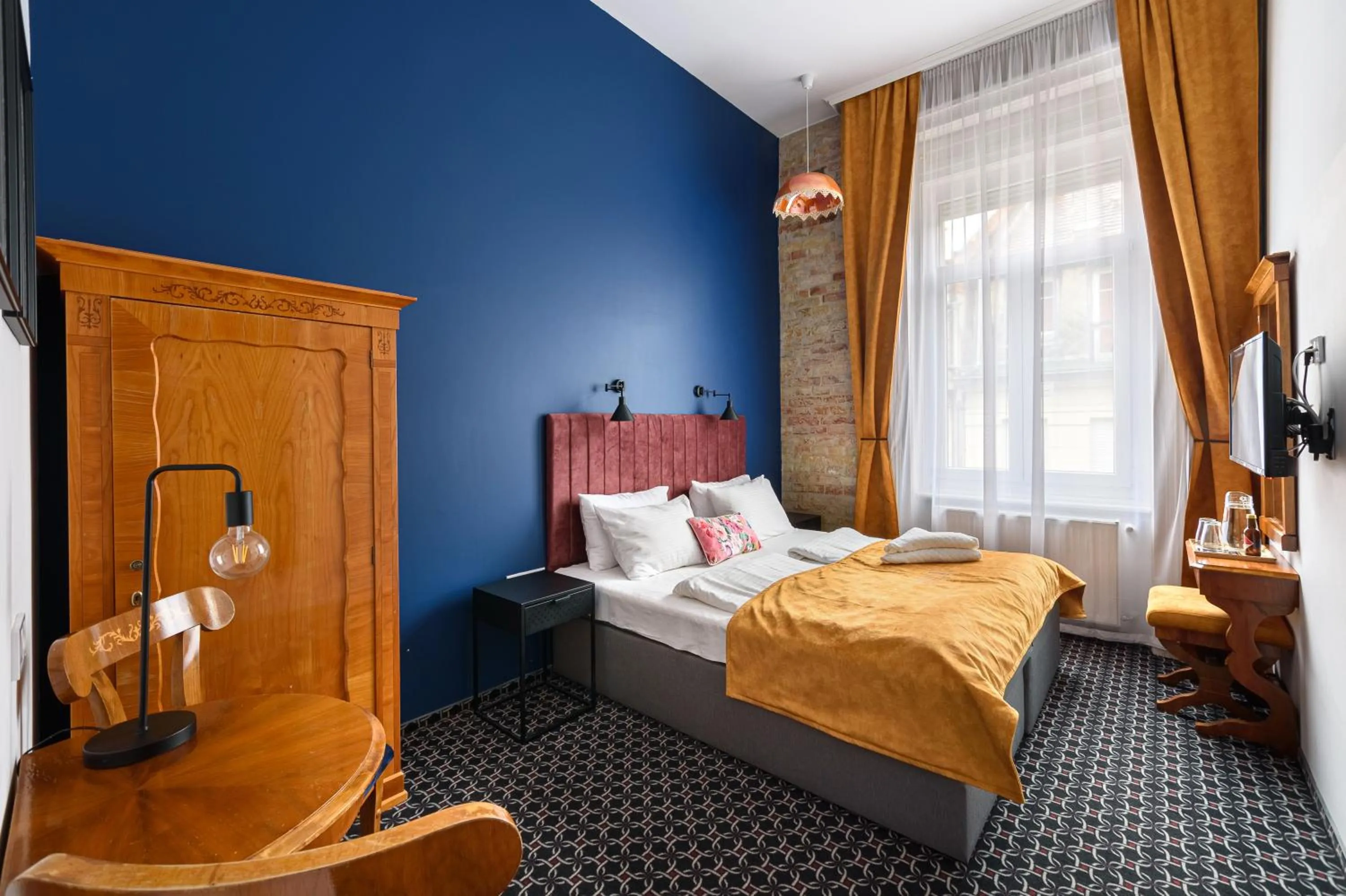 Bed in Giselle Vintage Doubles - Adults Only