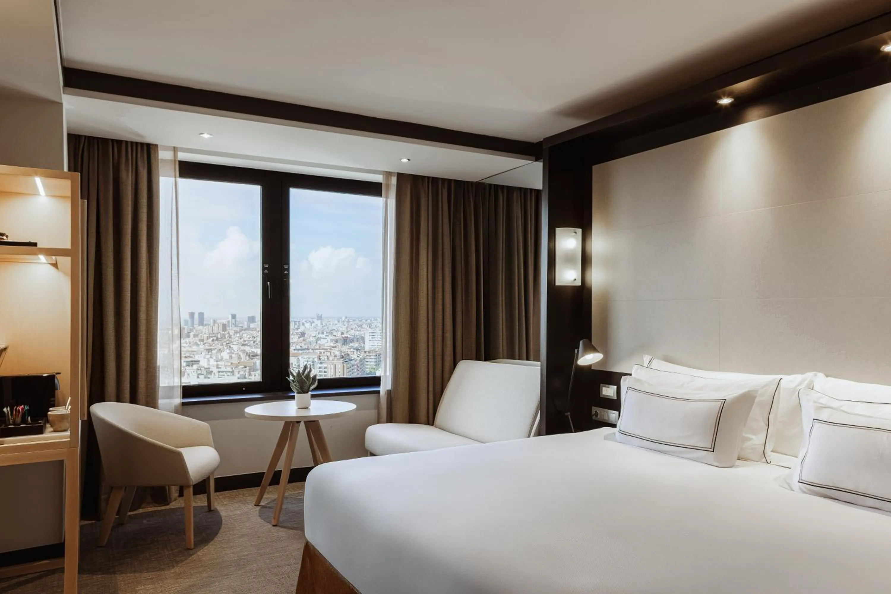 Bedroom, Bed in Melia Barcelona Sarriá