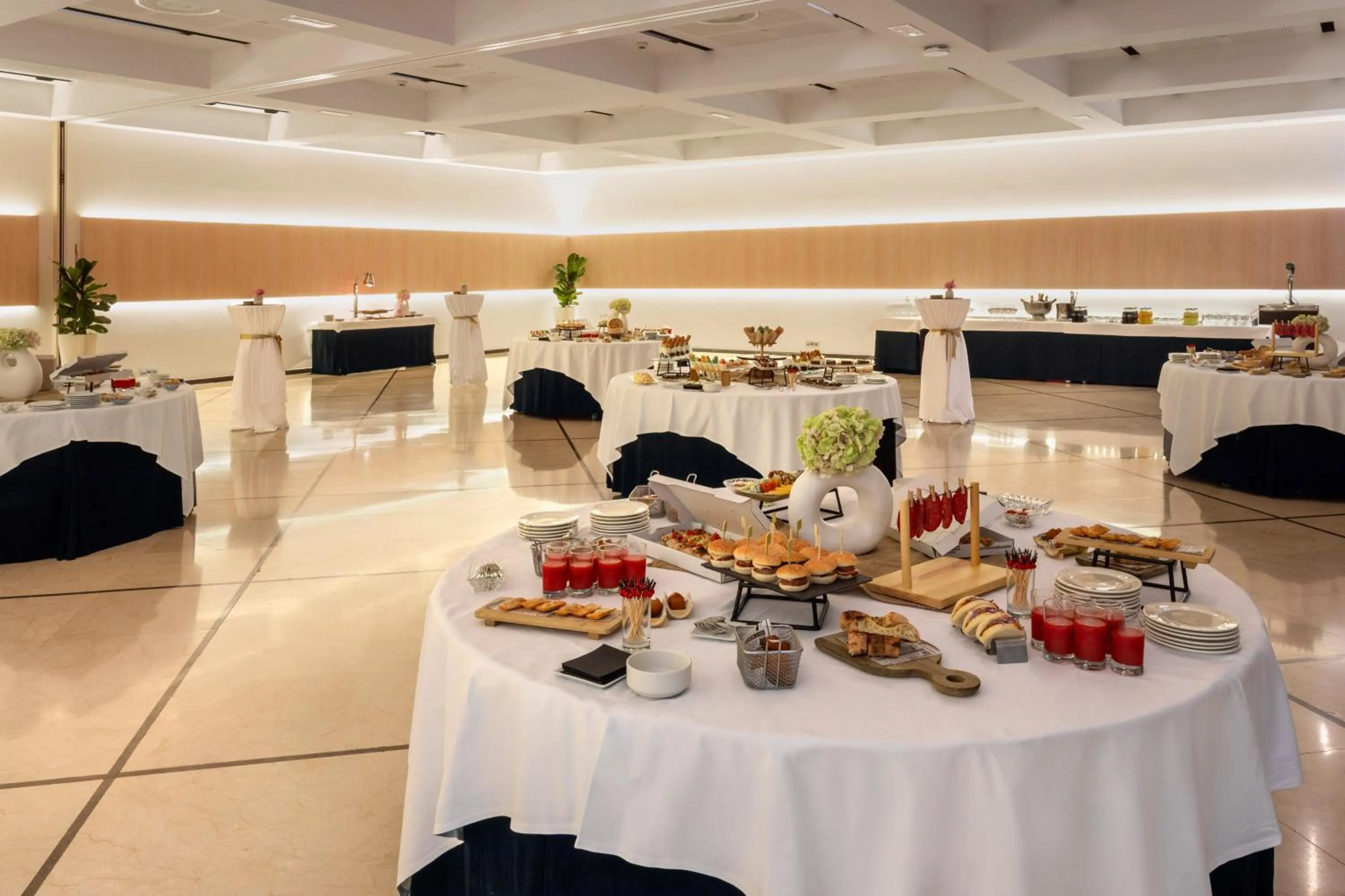 Food and drinks in Melia Barcelona Sarriá