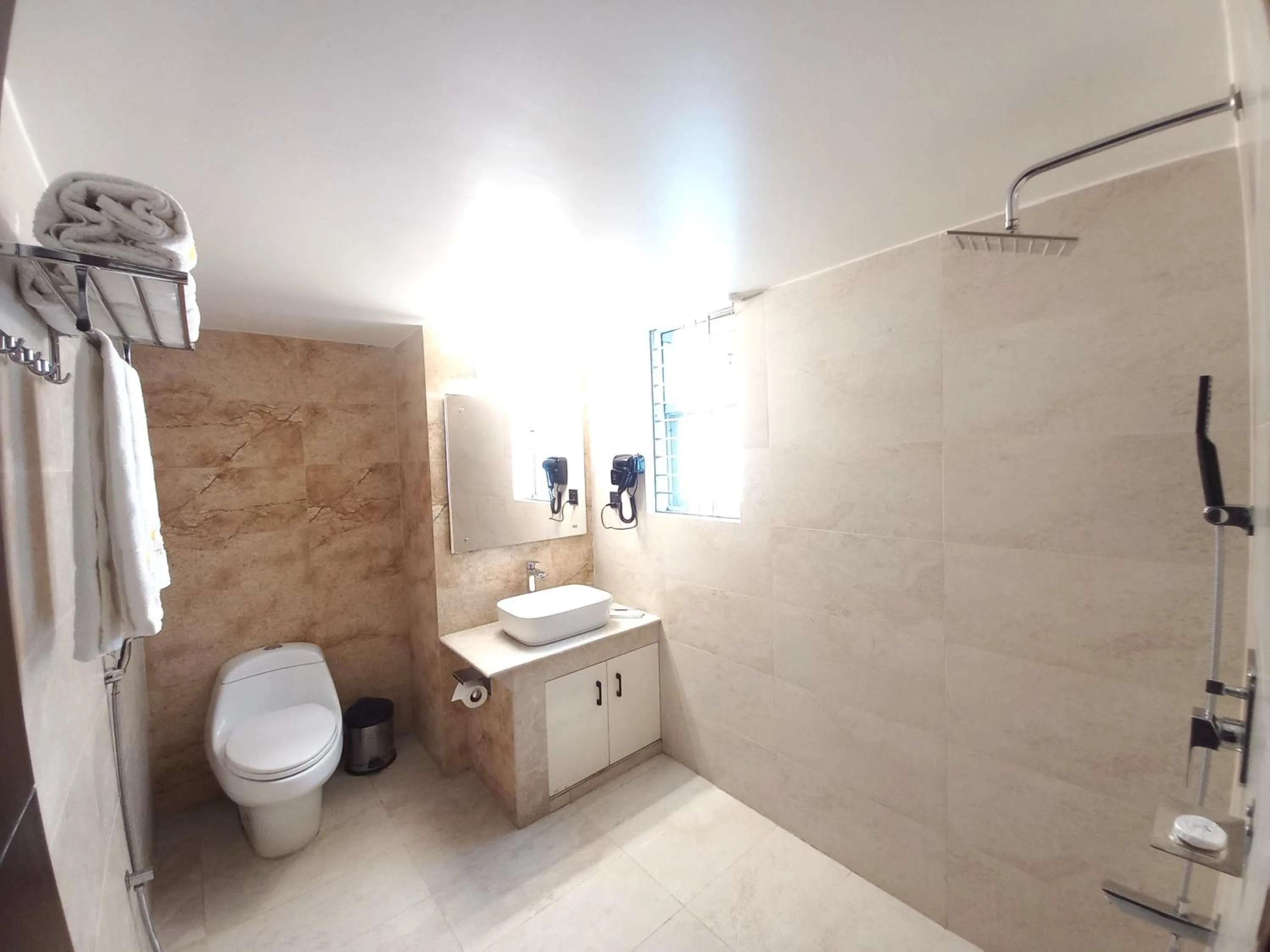 Shower in Hotel Elite Palace