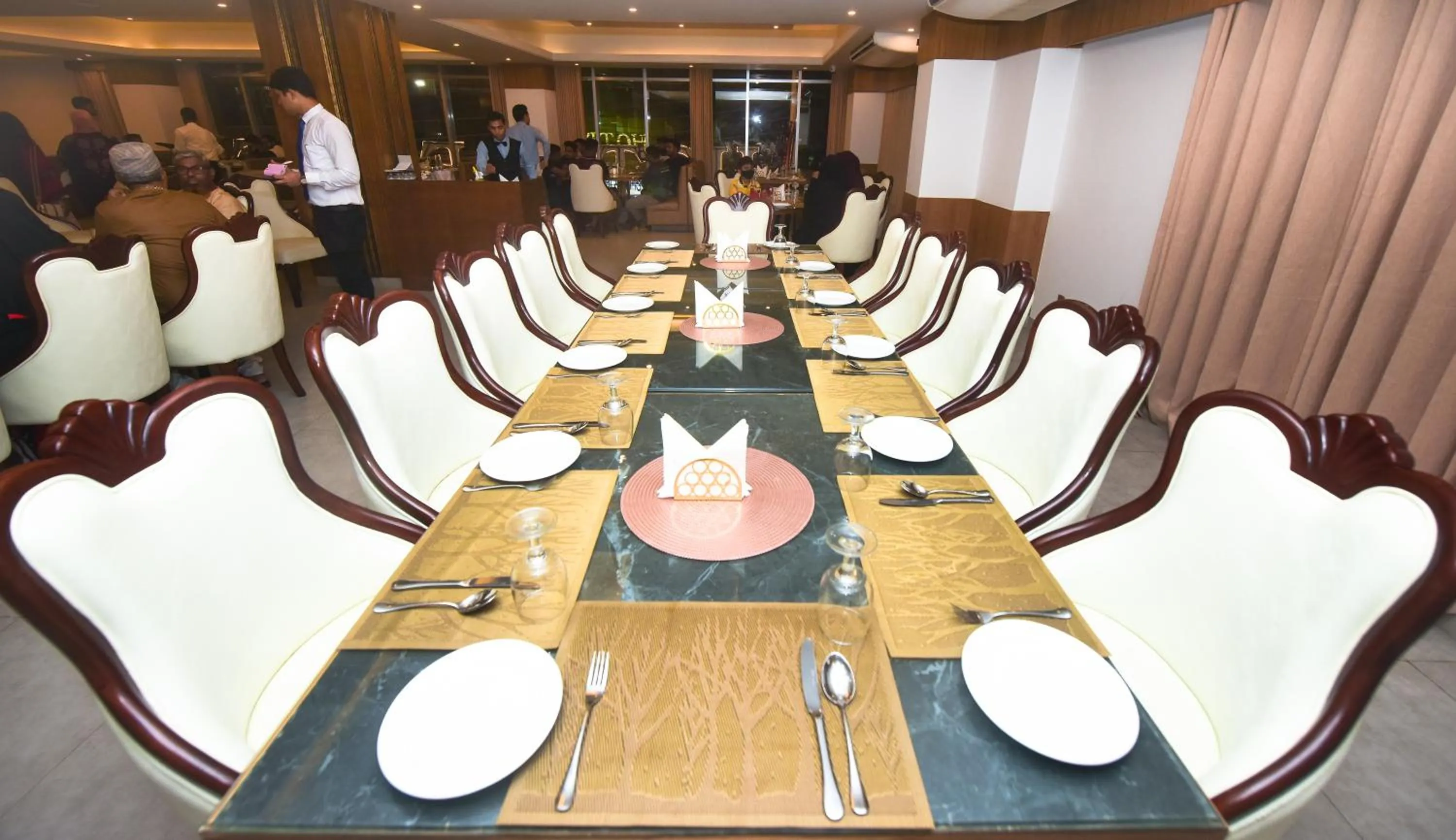 Restaurant/places to eat in Hotel Elite Palace