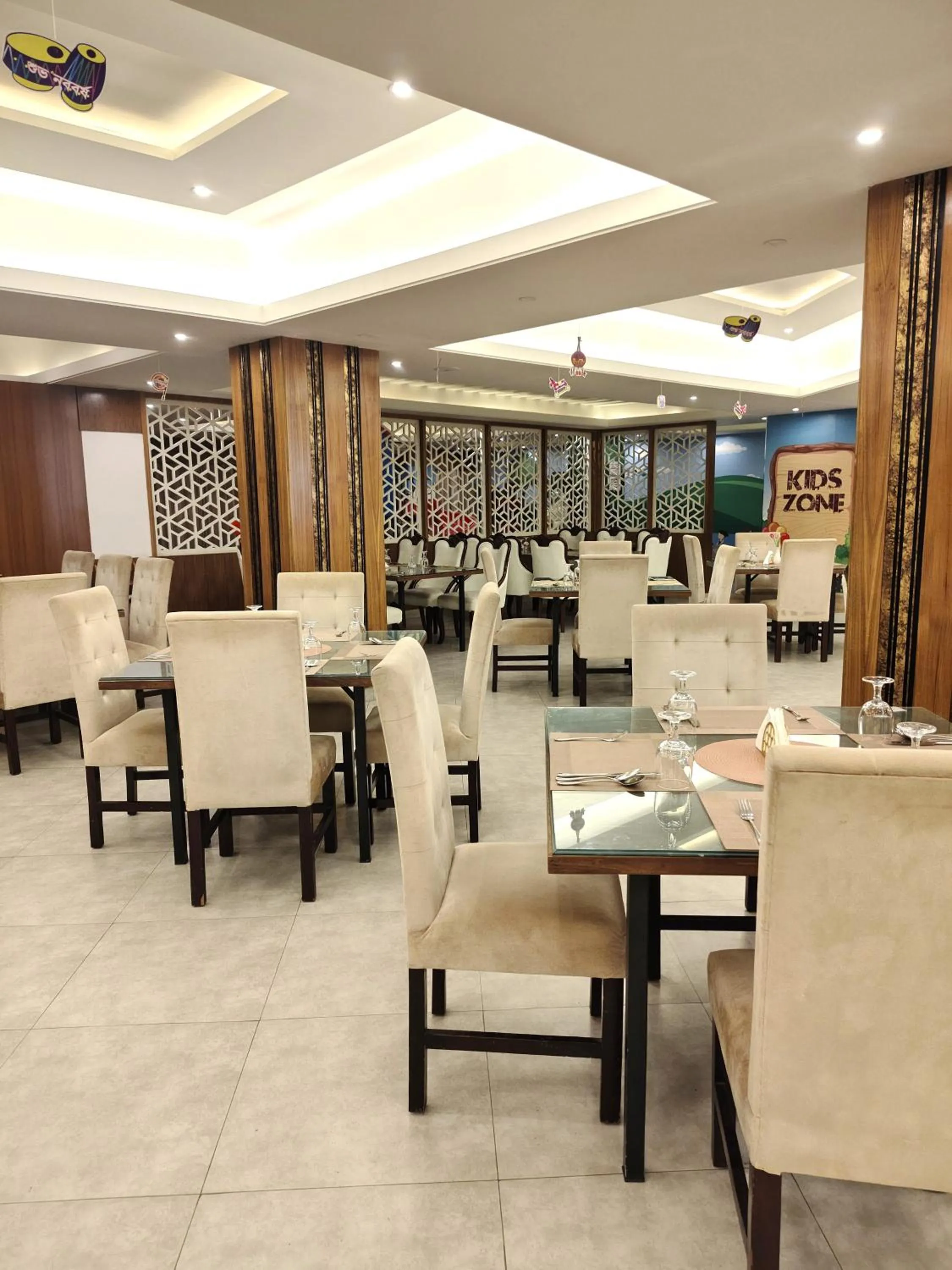 Restaurant/places to eat in Hotel Elite Palace