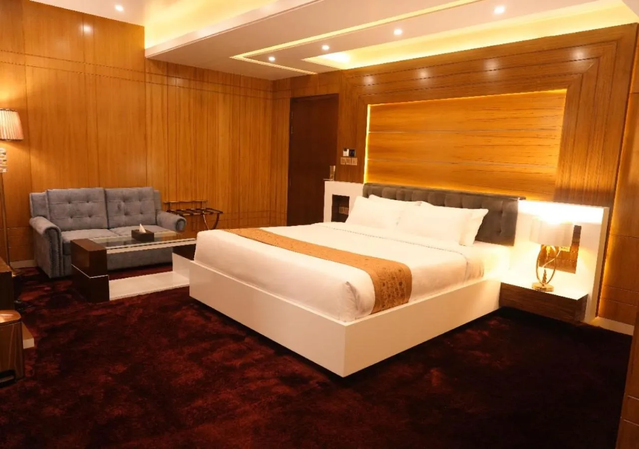 Living room, Bed in Hotel Elite Palace