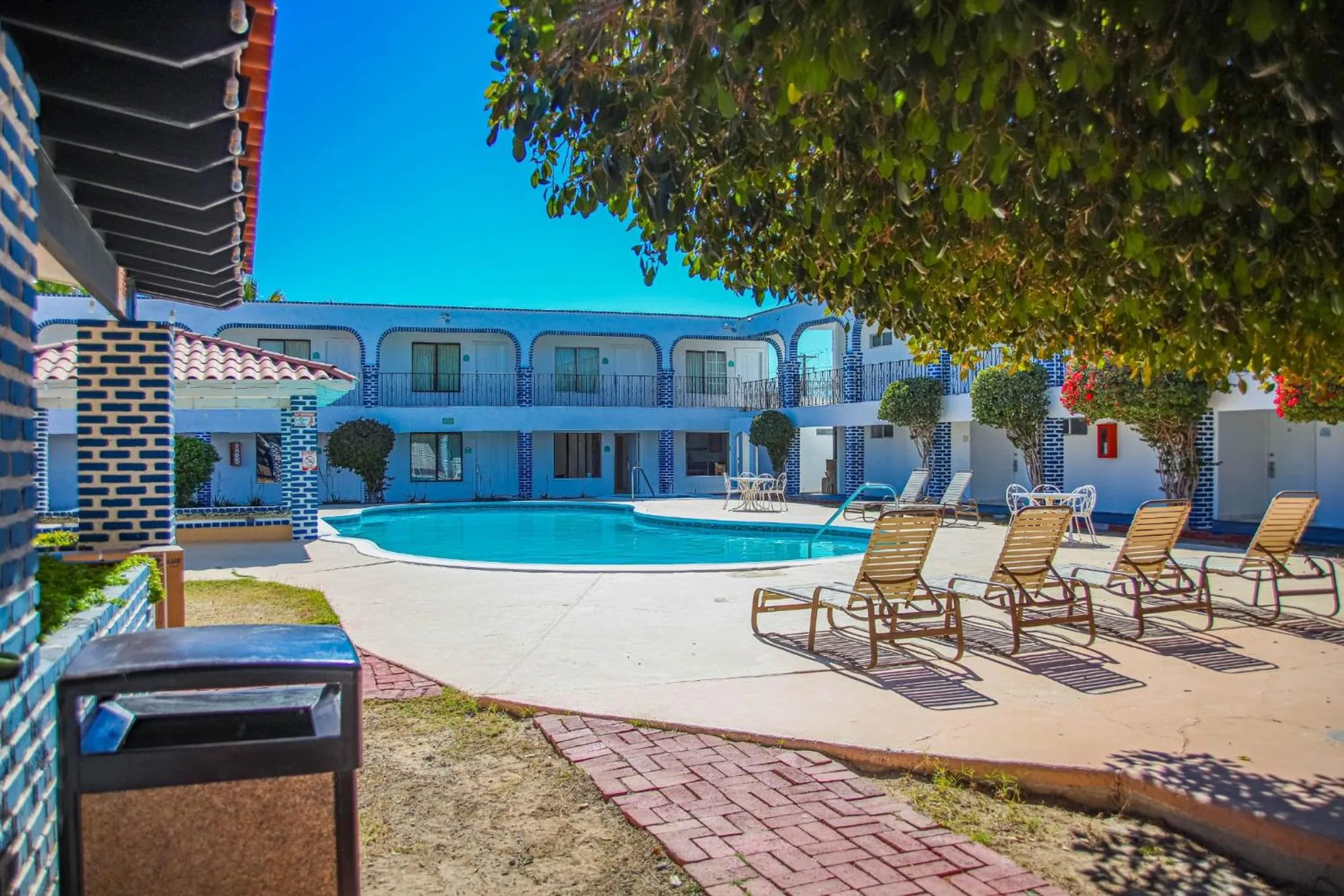 Swimming pool in Playa Inn Rocky Point