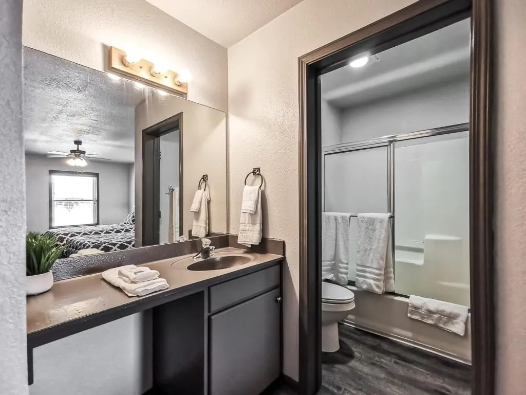 Valley Cabins Double Queen Hotel Room