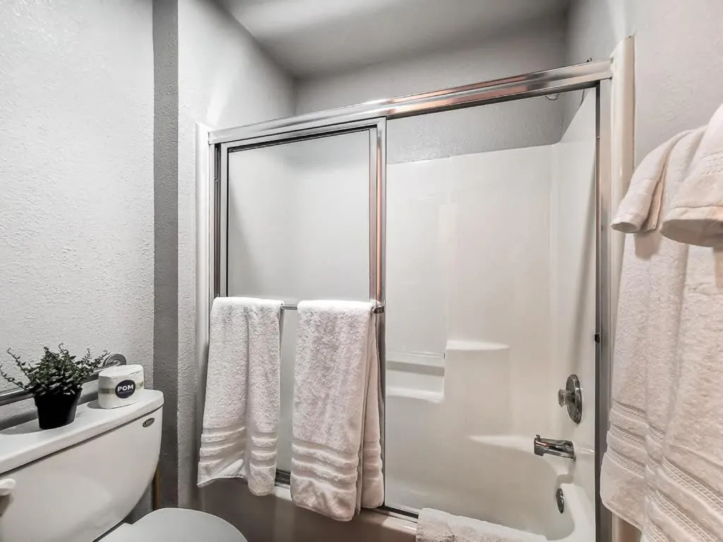 Valley Cabins Double Queen Hotel Room