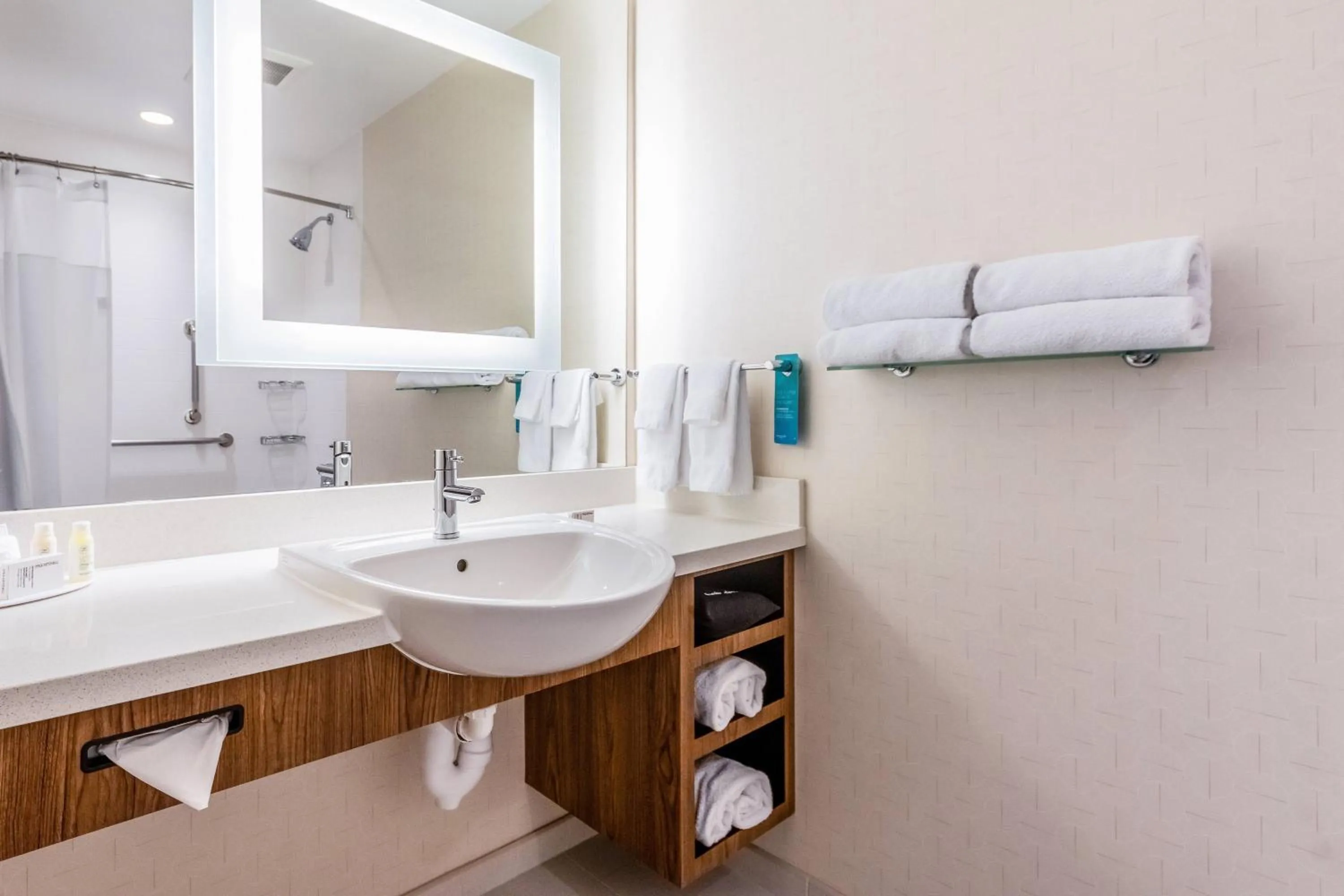 Bathroom in SpringHill Suites by Marriott Dallas Plano/Frisco
