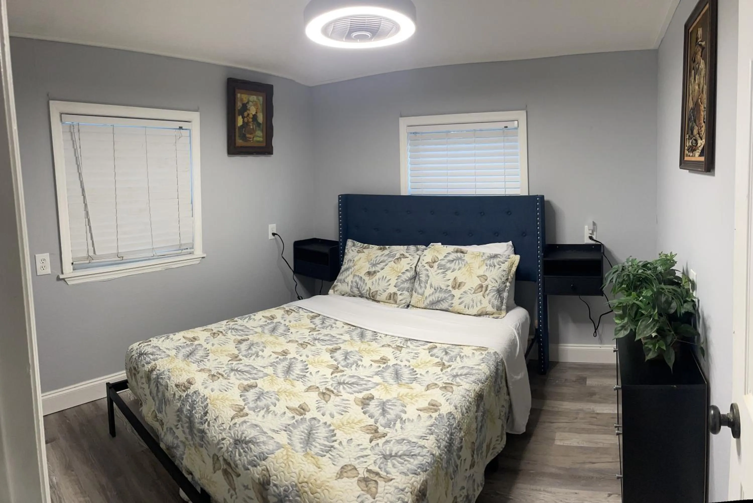 Bedroom, Bed in Nature Coast Inn & Cottages